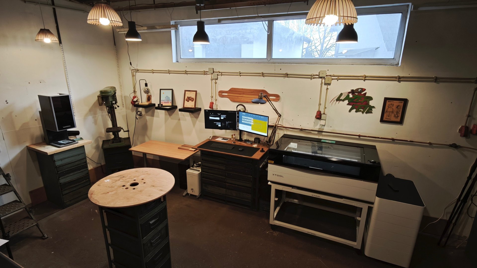 black and white bed linen