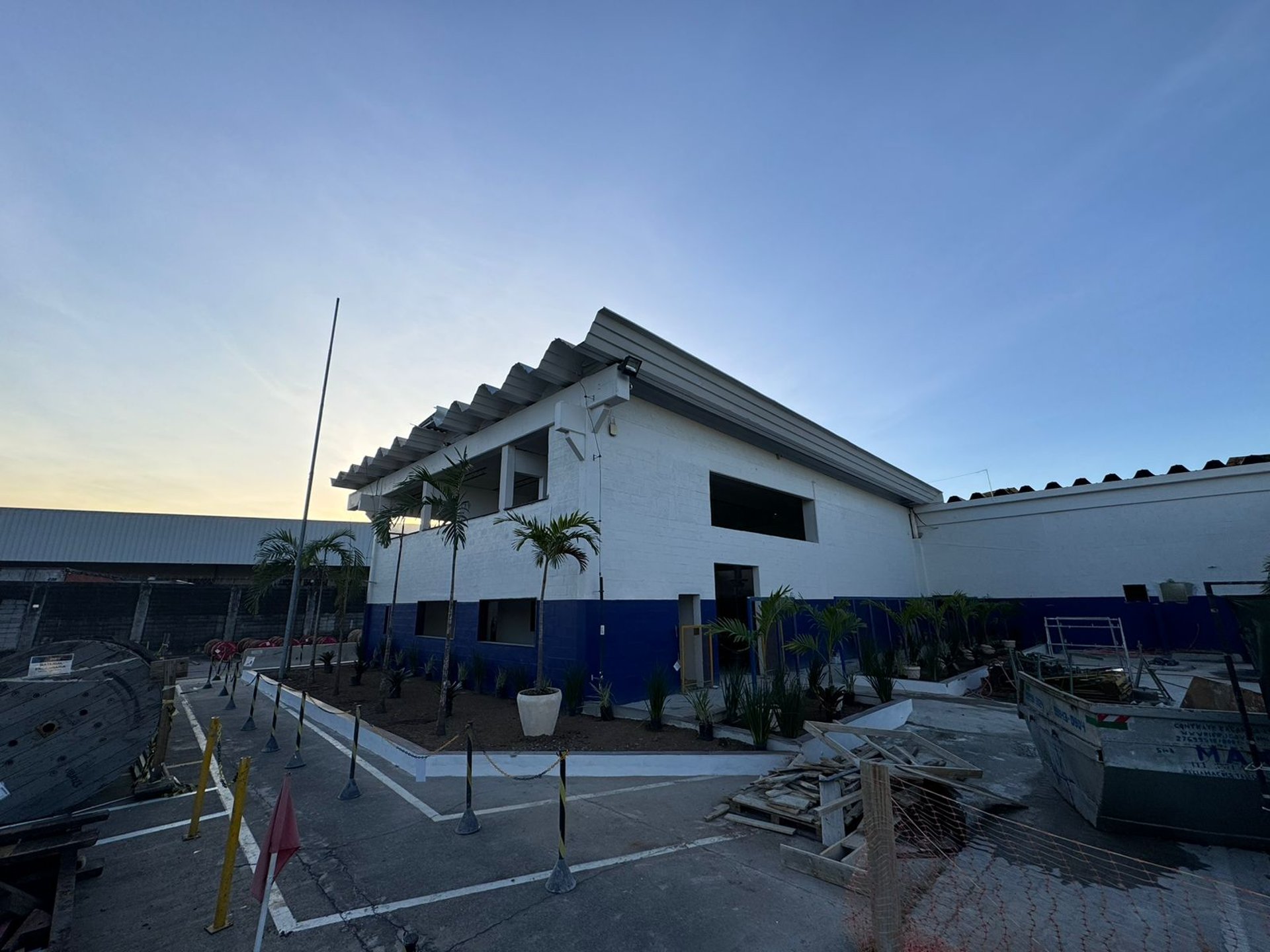 black and brown leather padded tub sofa
