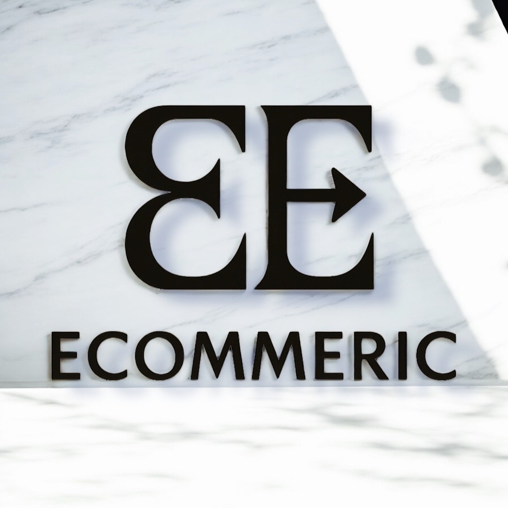 gray computer monitor