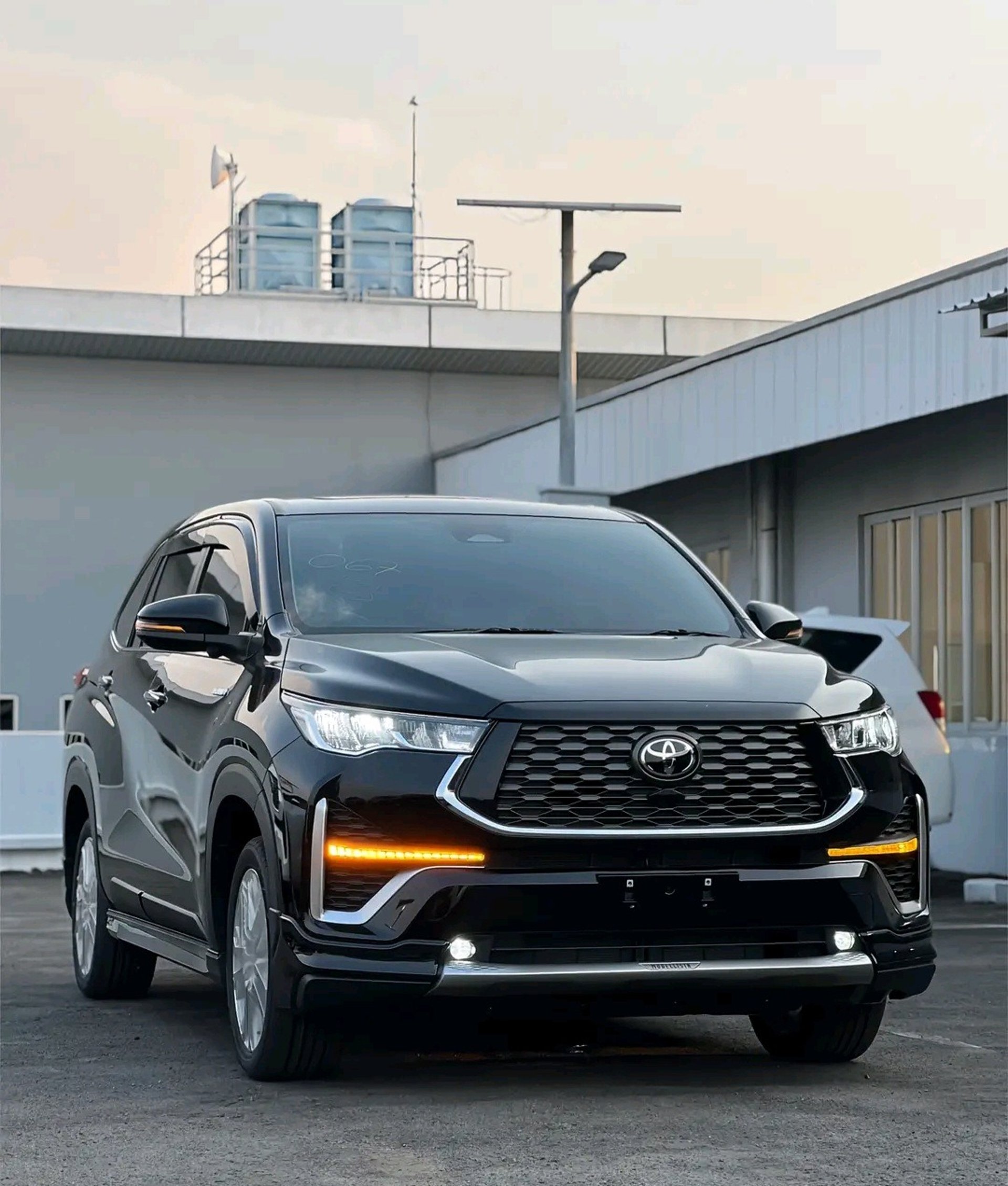 Rental mobil Innova zenix