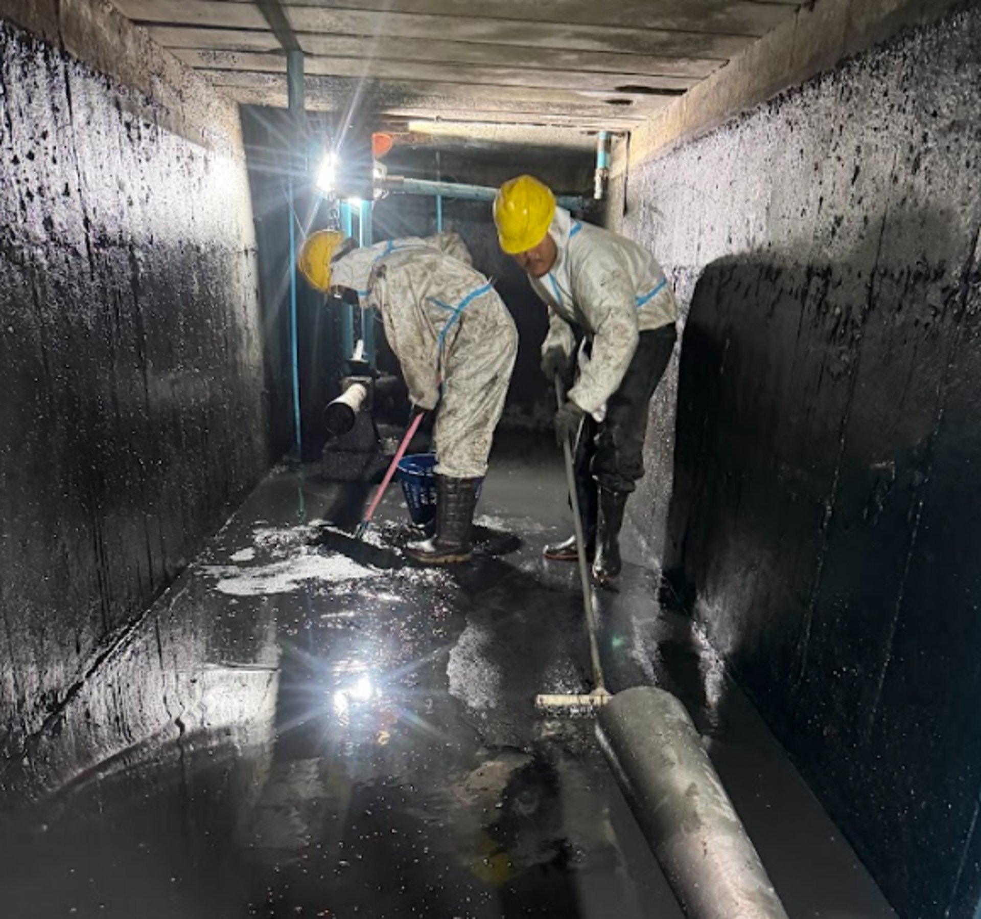 black and brown leather padded tub sofa