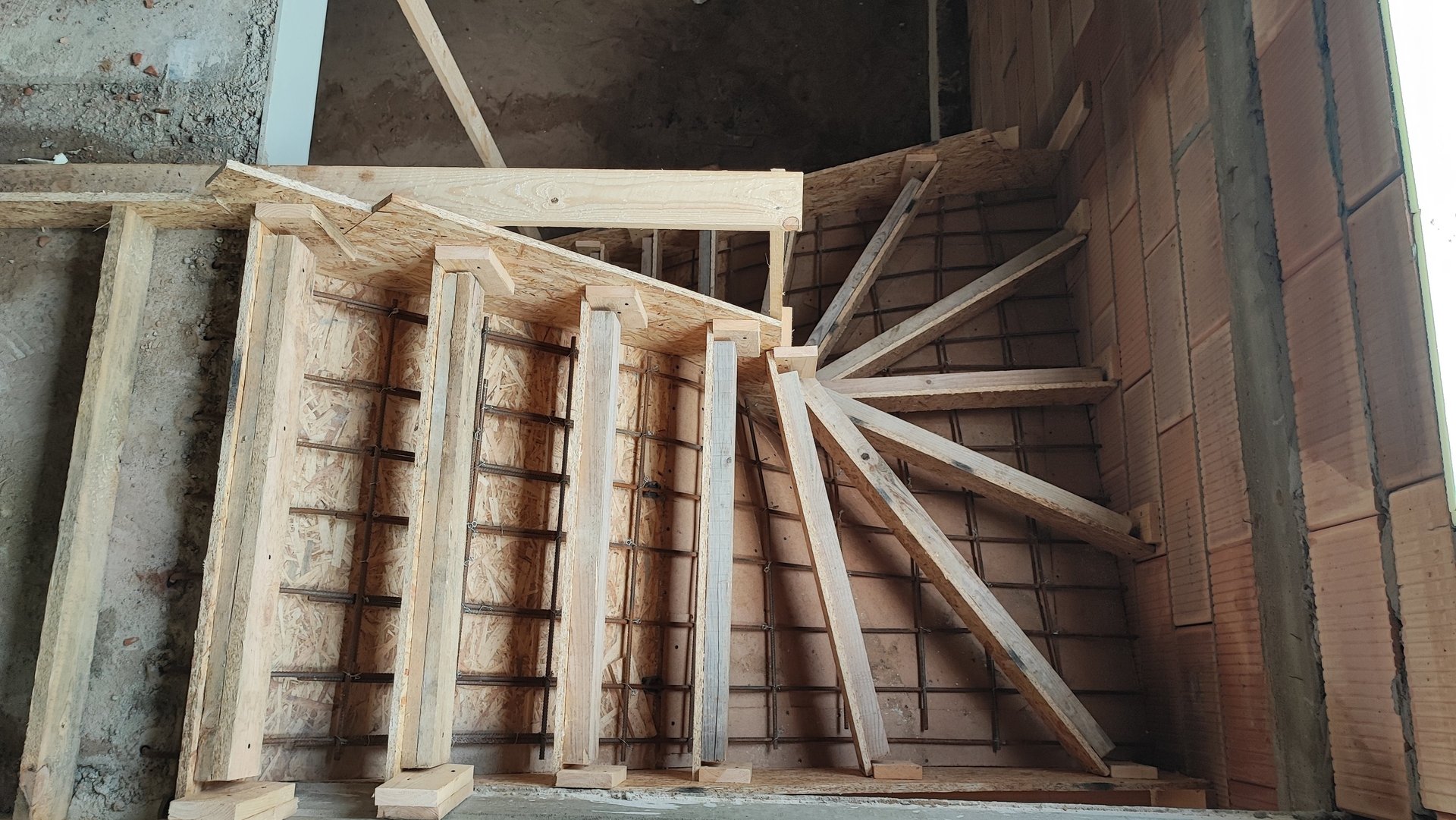 gray computer monitor