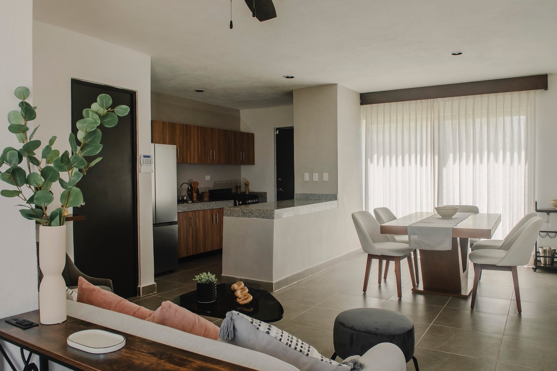 gray computer monitor