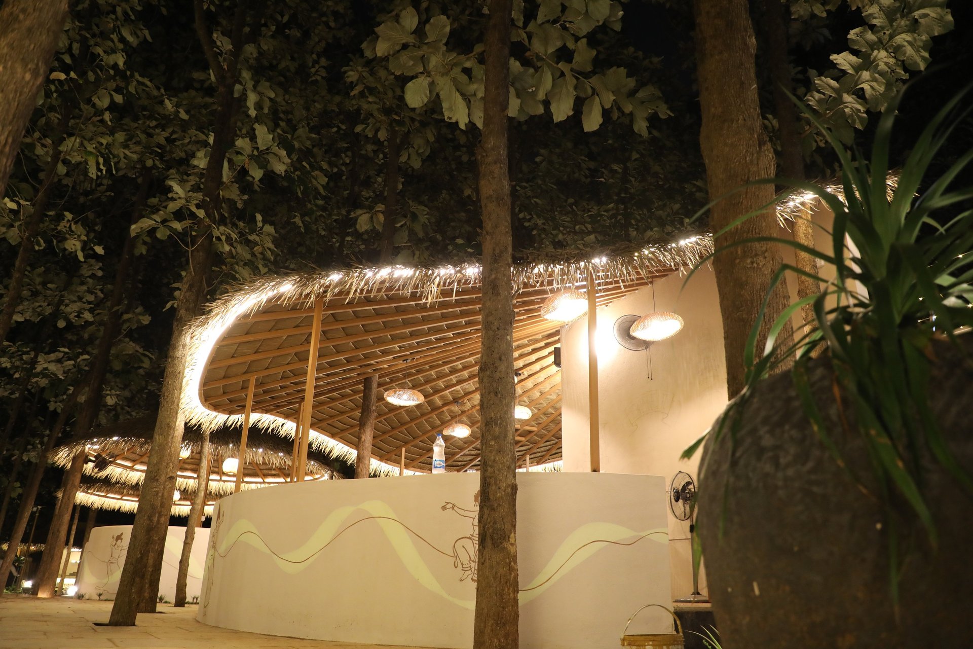 black and white bed linen