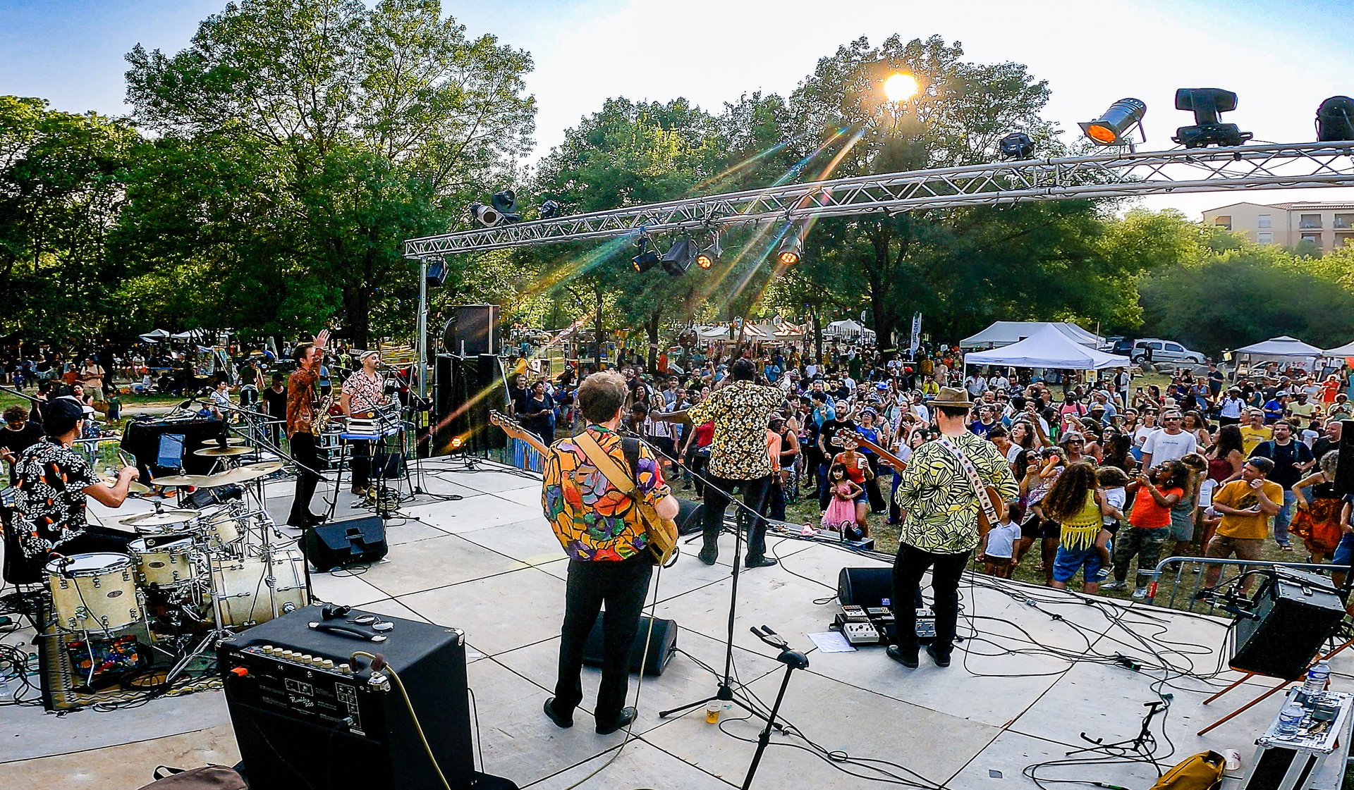 black and white bed linen