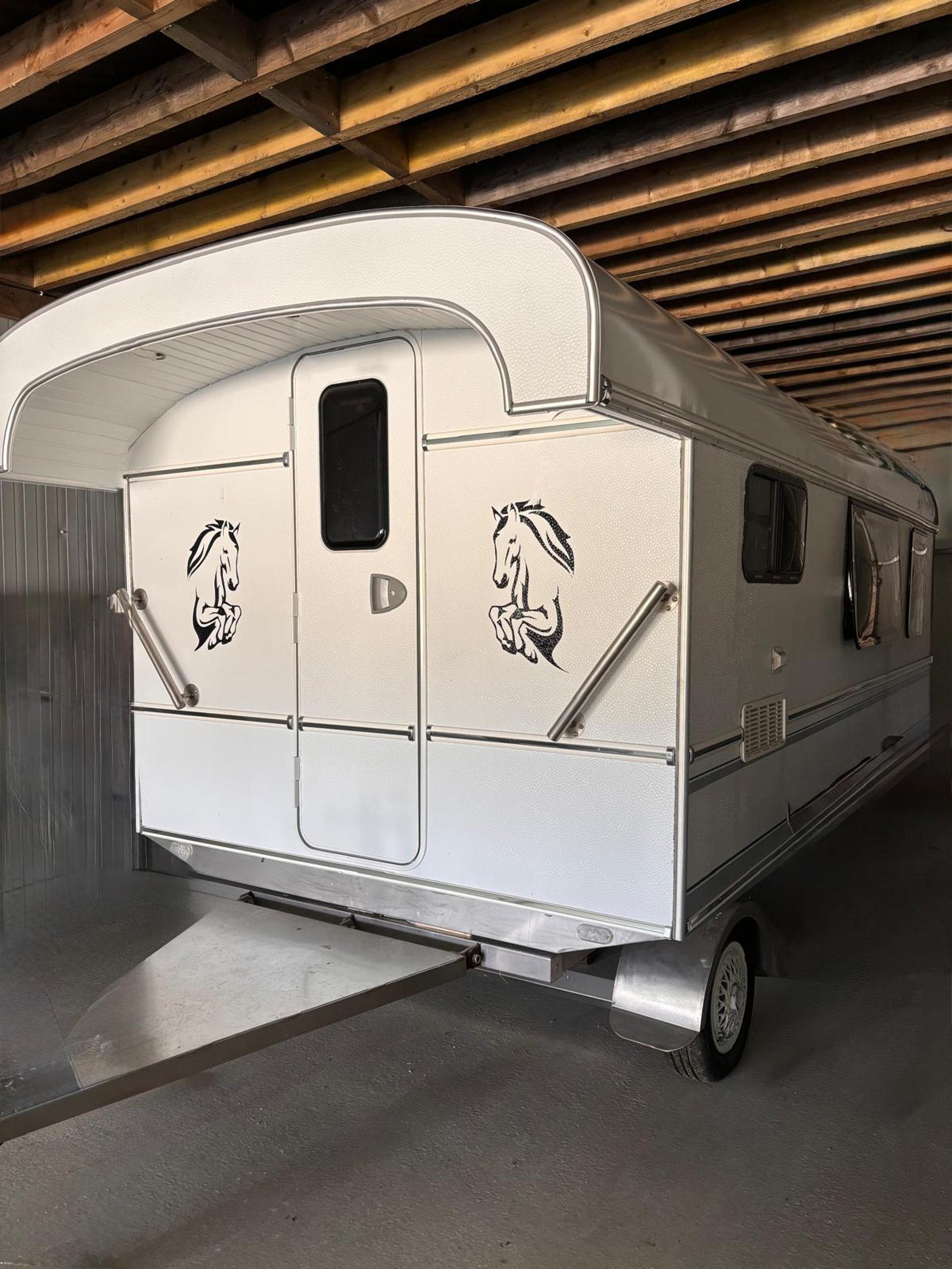 black and white bed linen