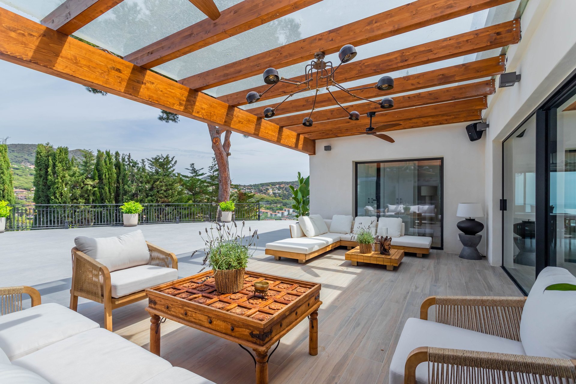 black and white bed linen