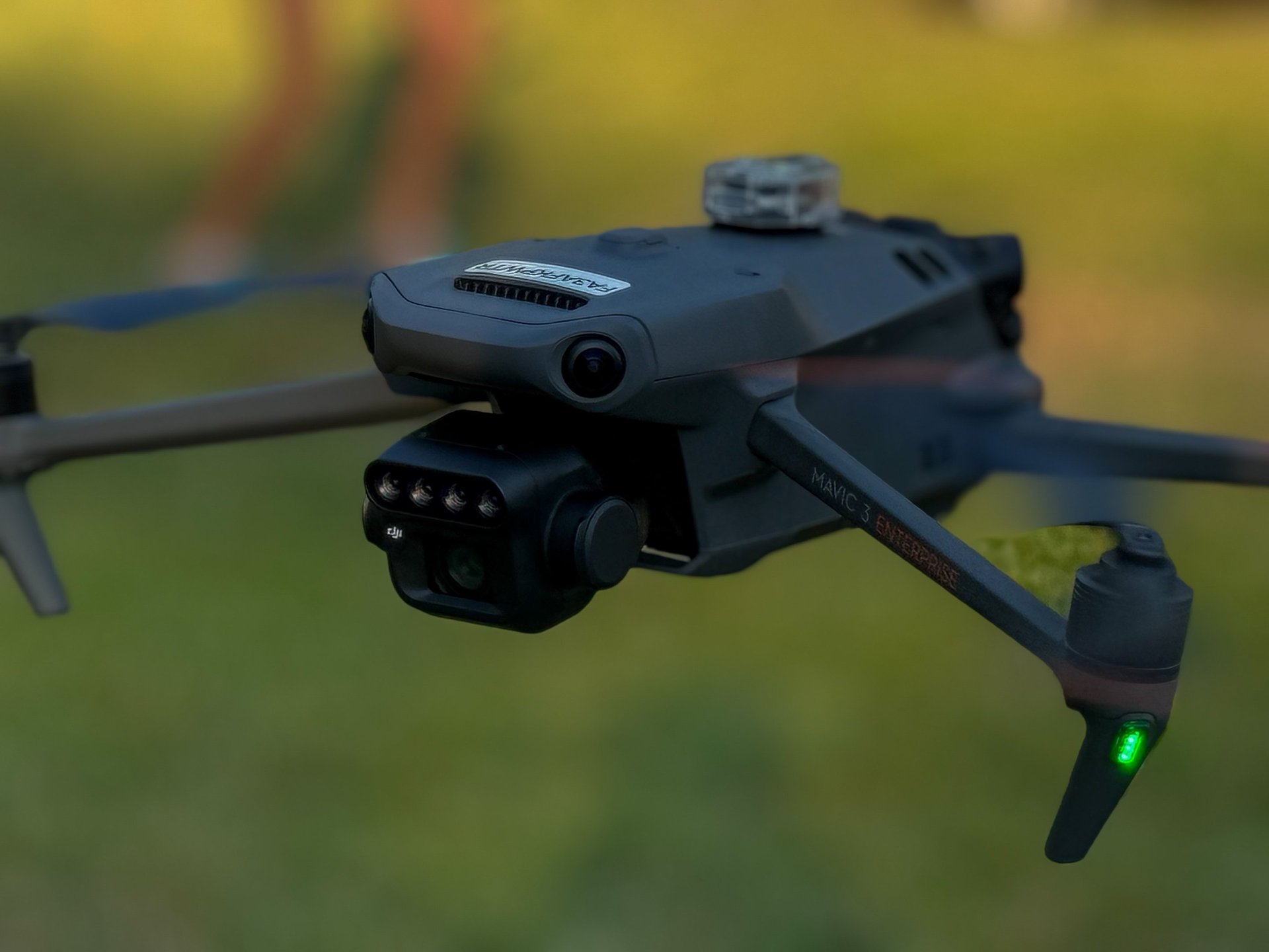 gray computer monitor