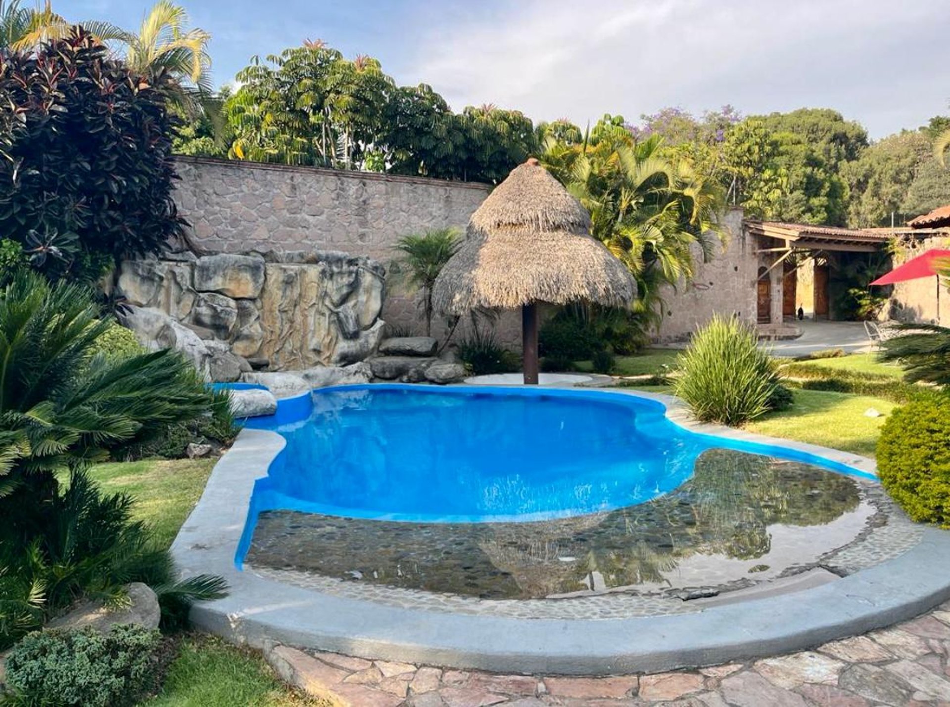 black and white bed linen