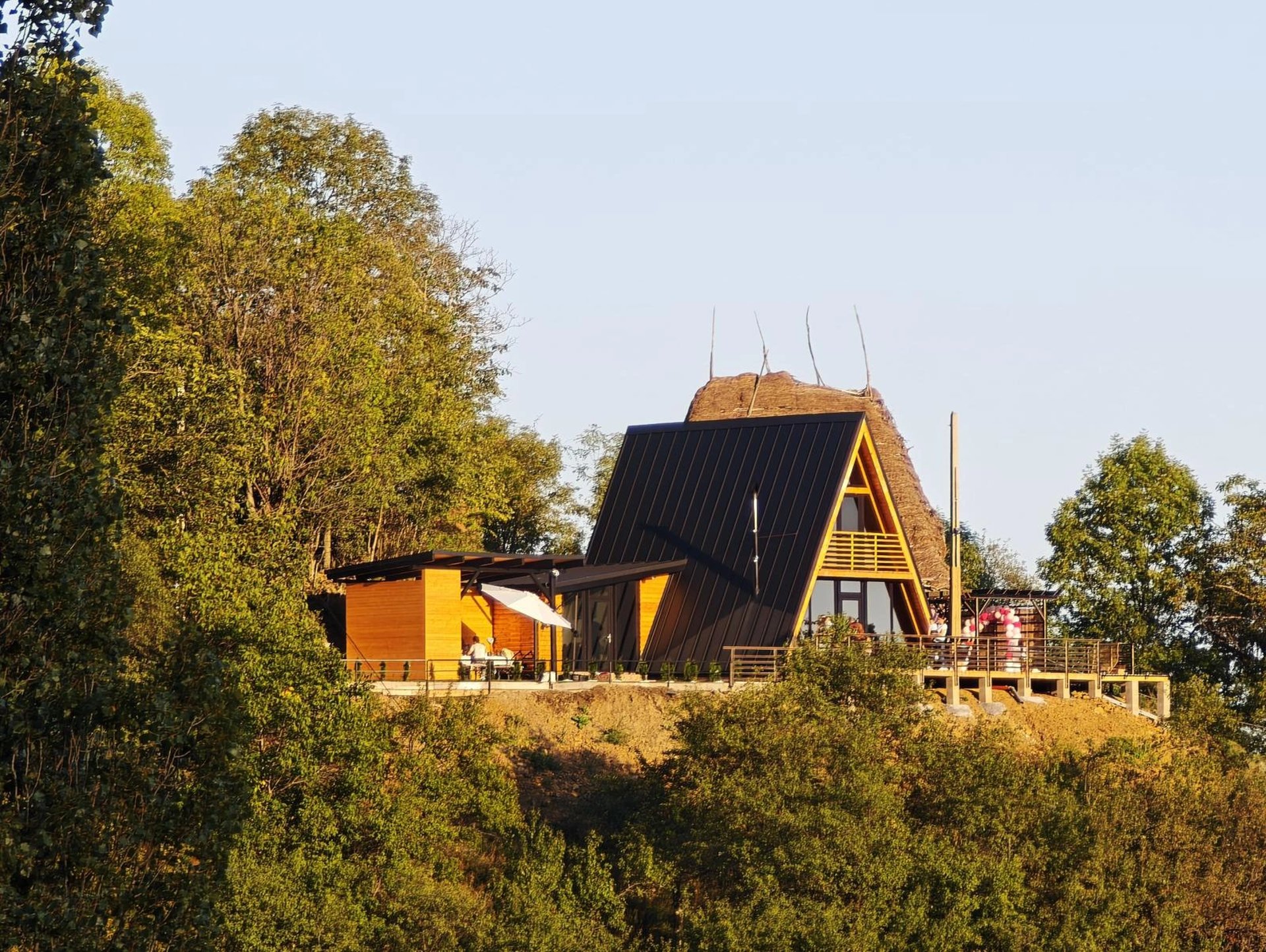 black and white bed linen