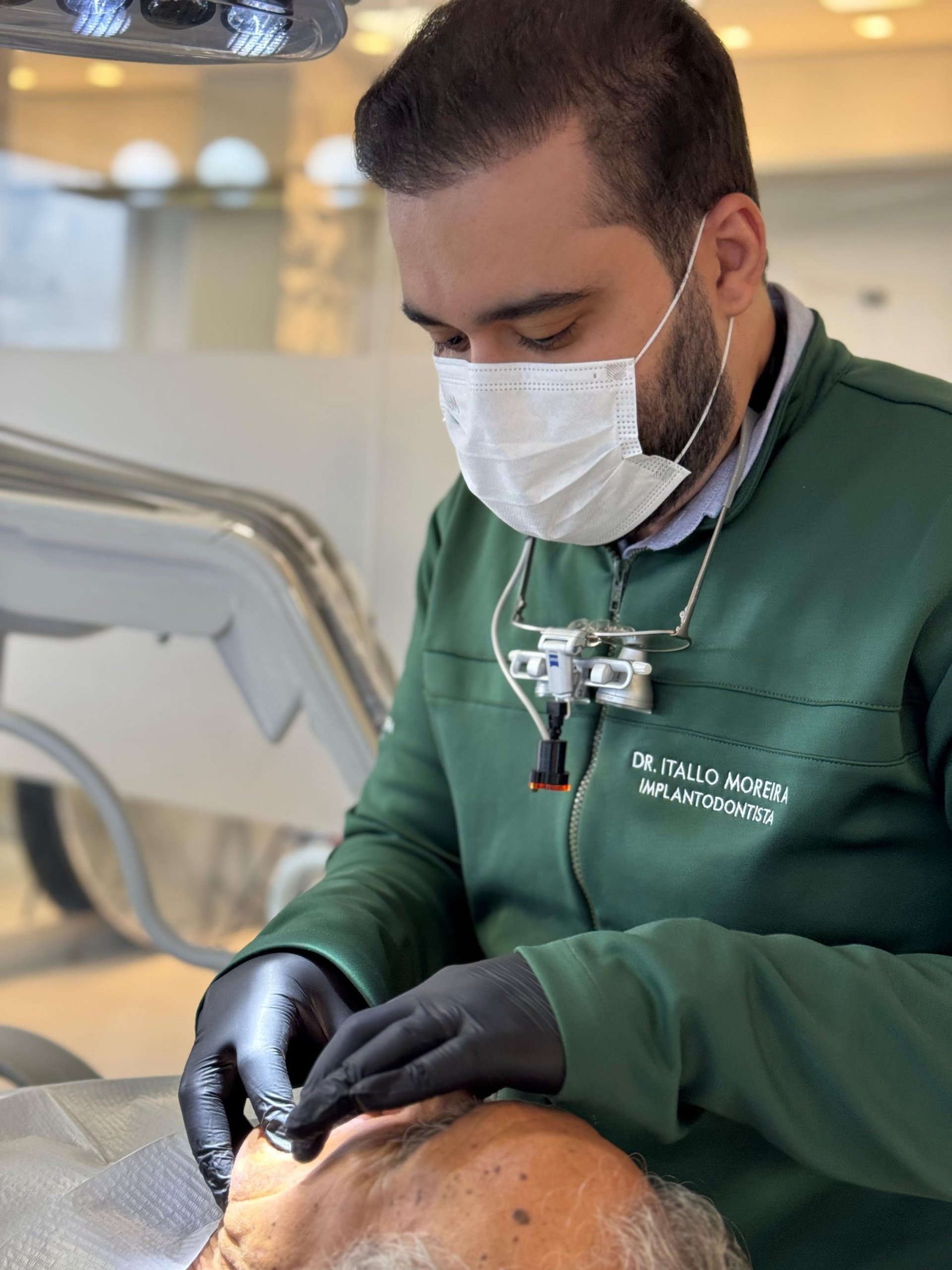 gray computer monitor