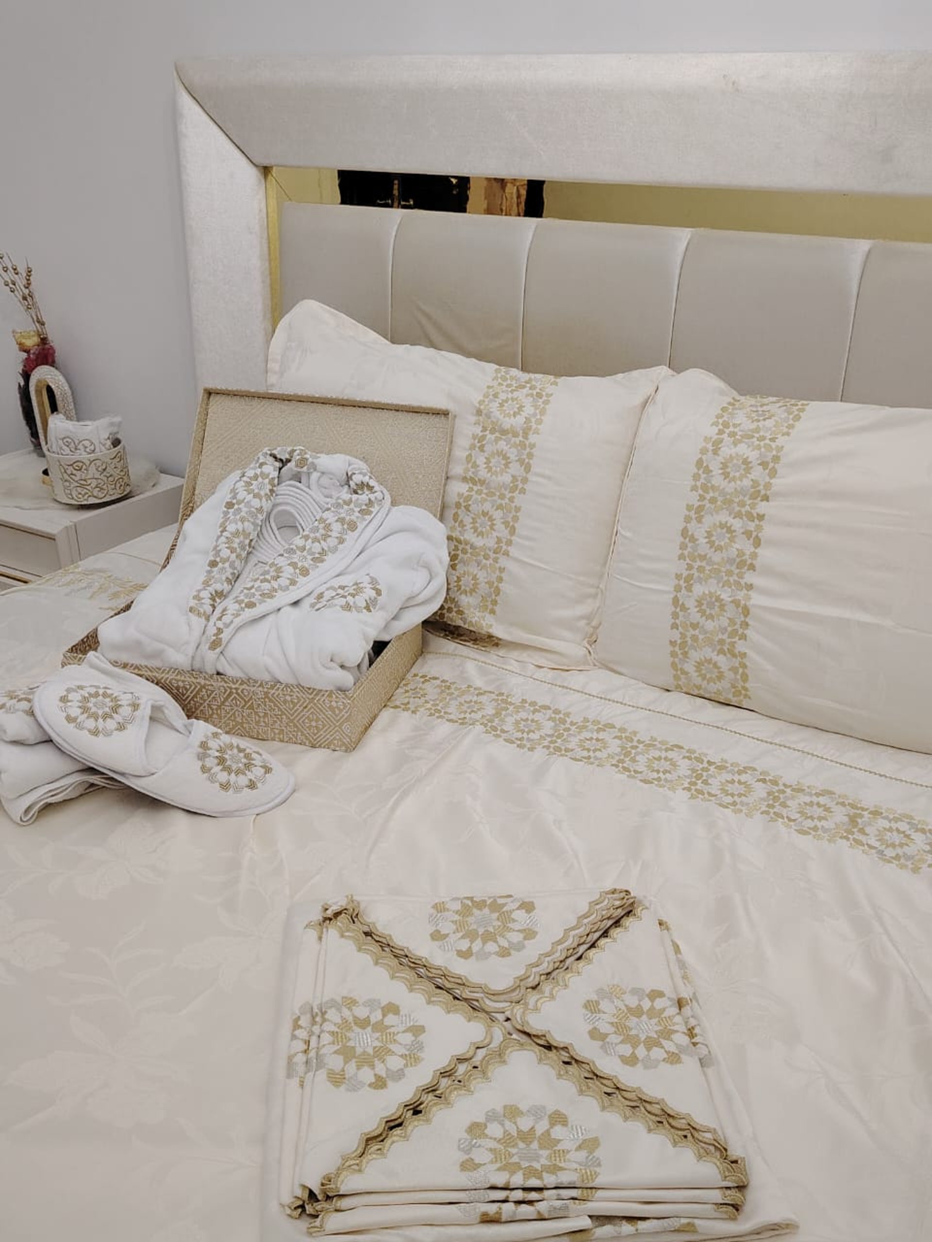 black and white bed linen