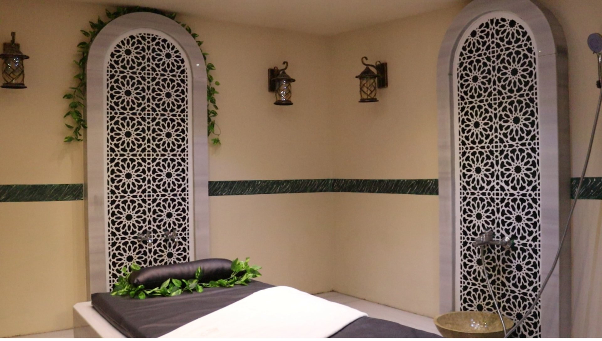 black and white bed linen