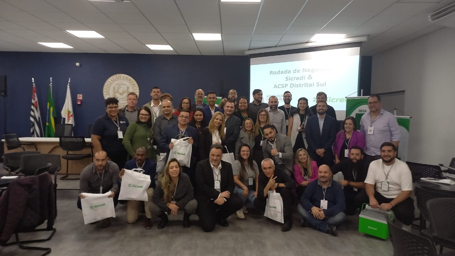 gray computer monitor