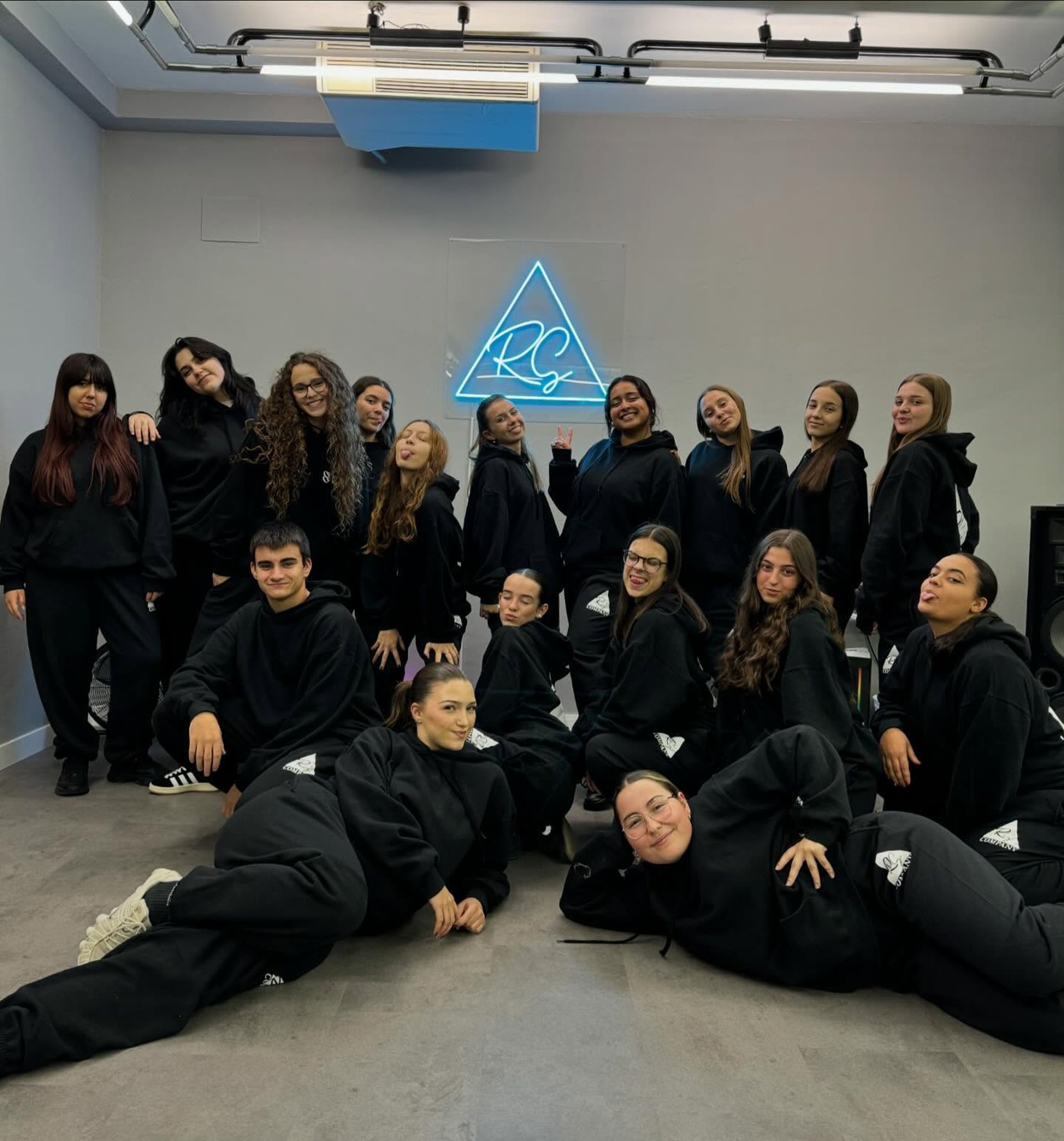 blue red and yellow wall graffiti