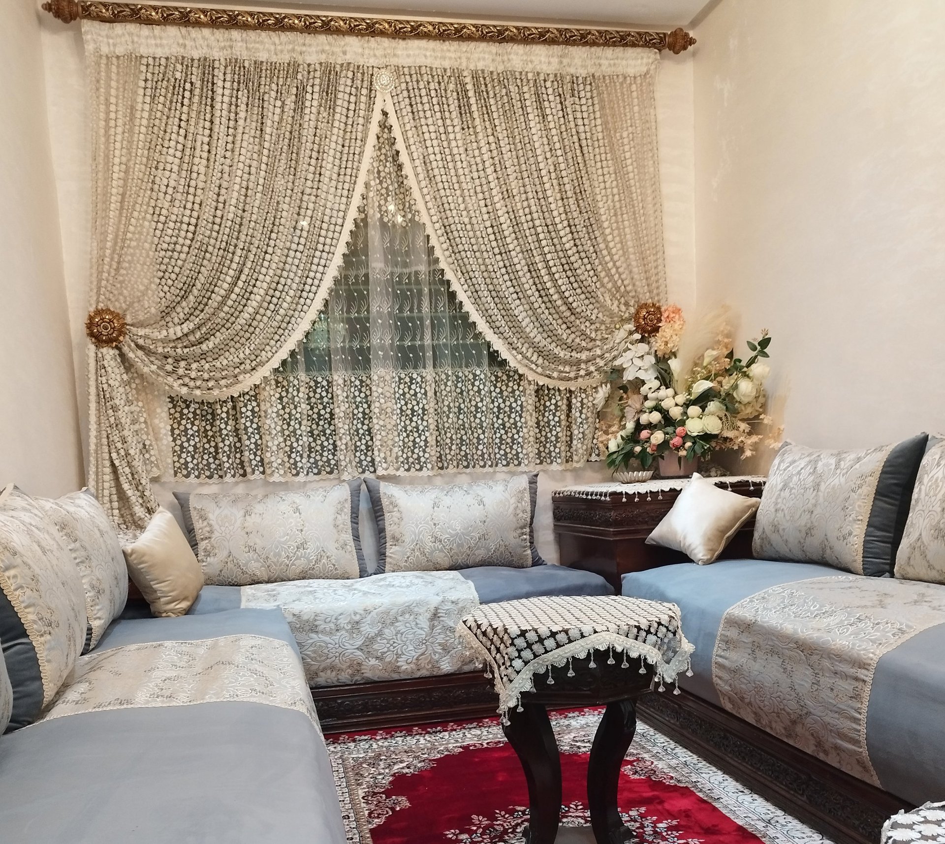 black and white bed linen