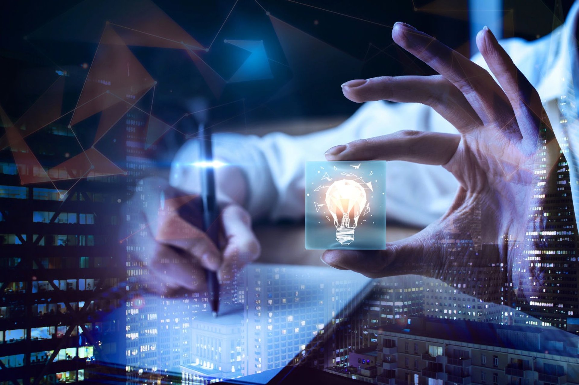 A hand holds an idea bulb and write notes