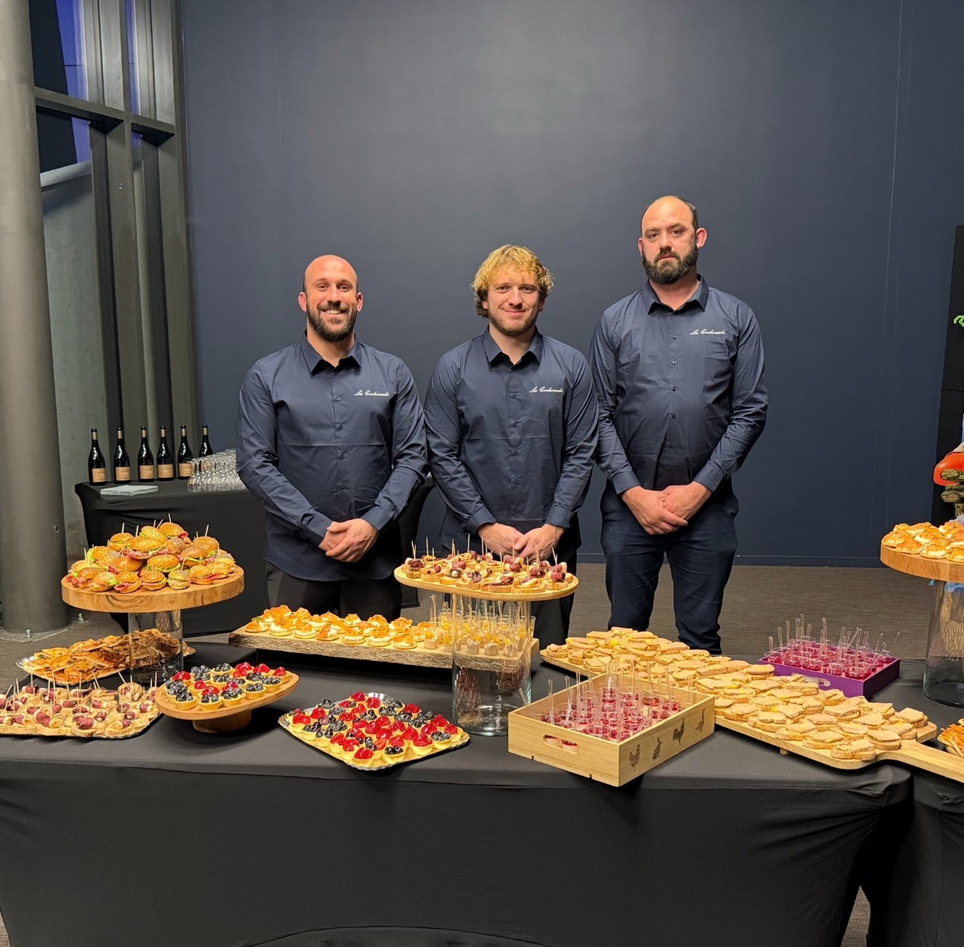 black and white bed linen