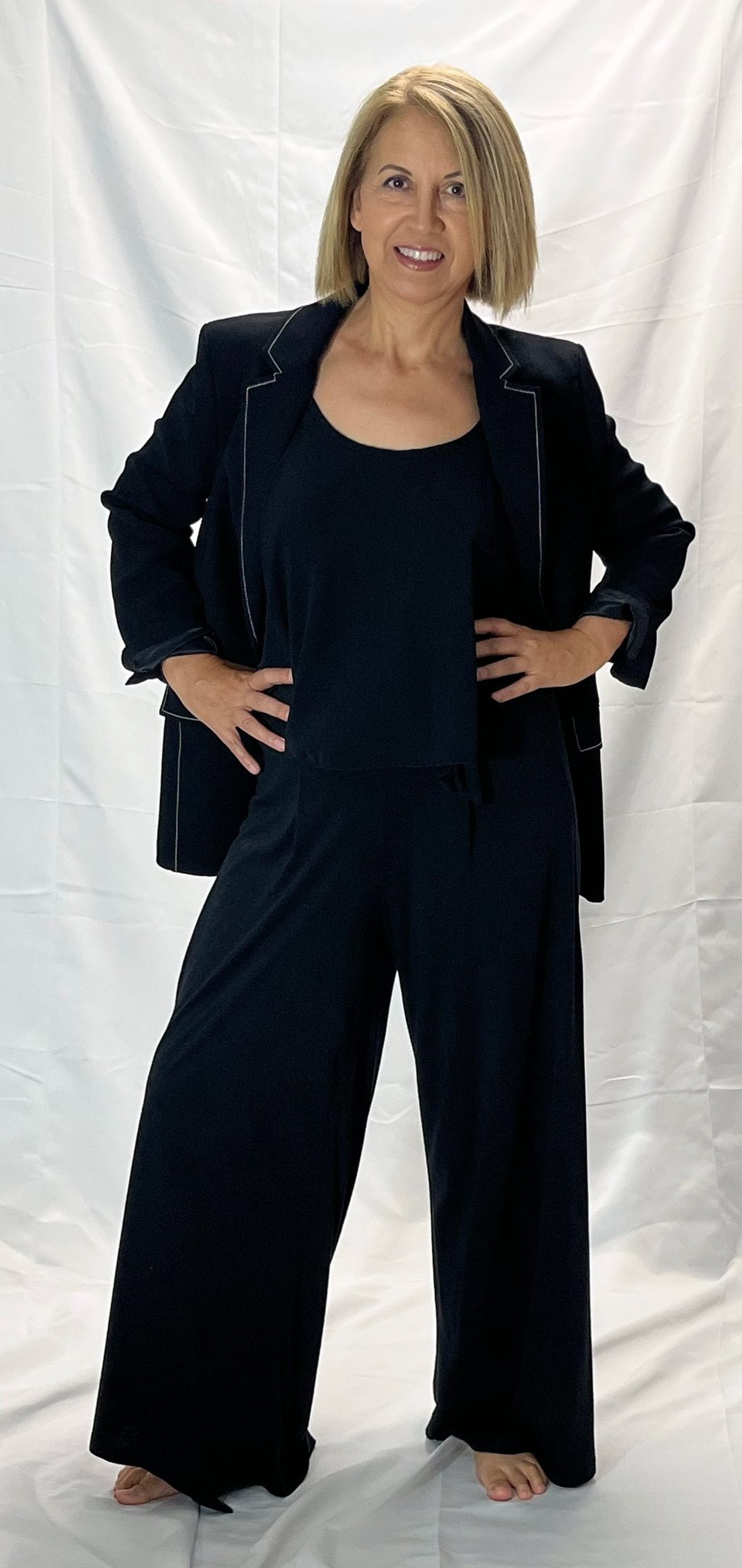 gray computer monitor