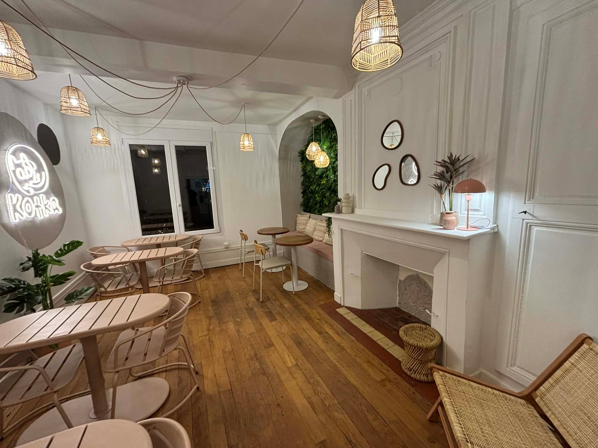 black and white bed linen