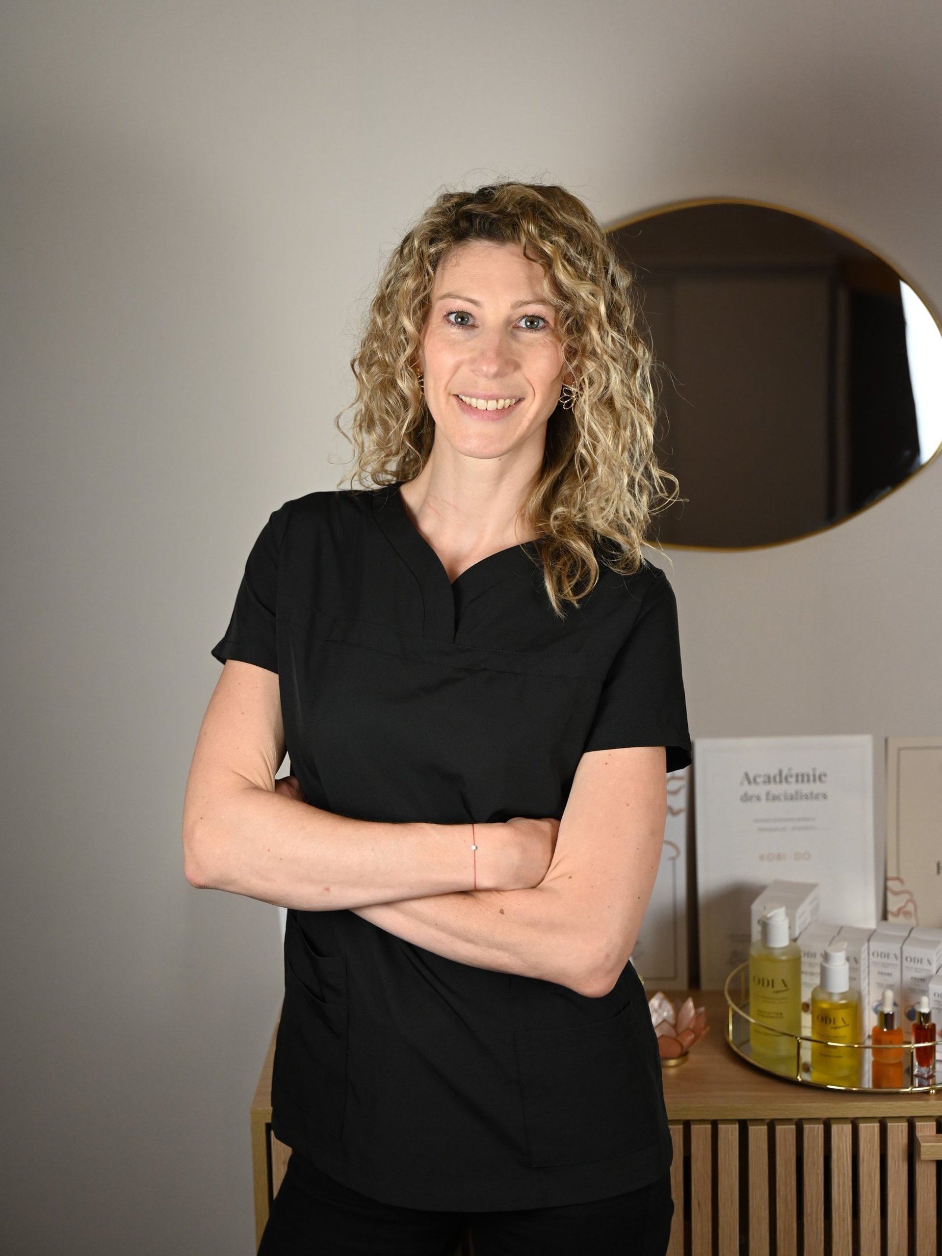 gray computer monitor