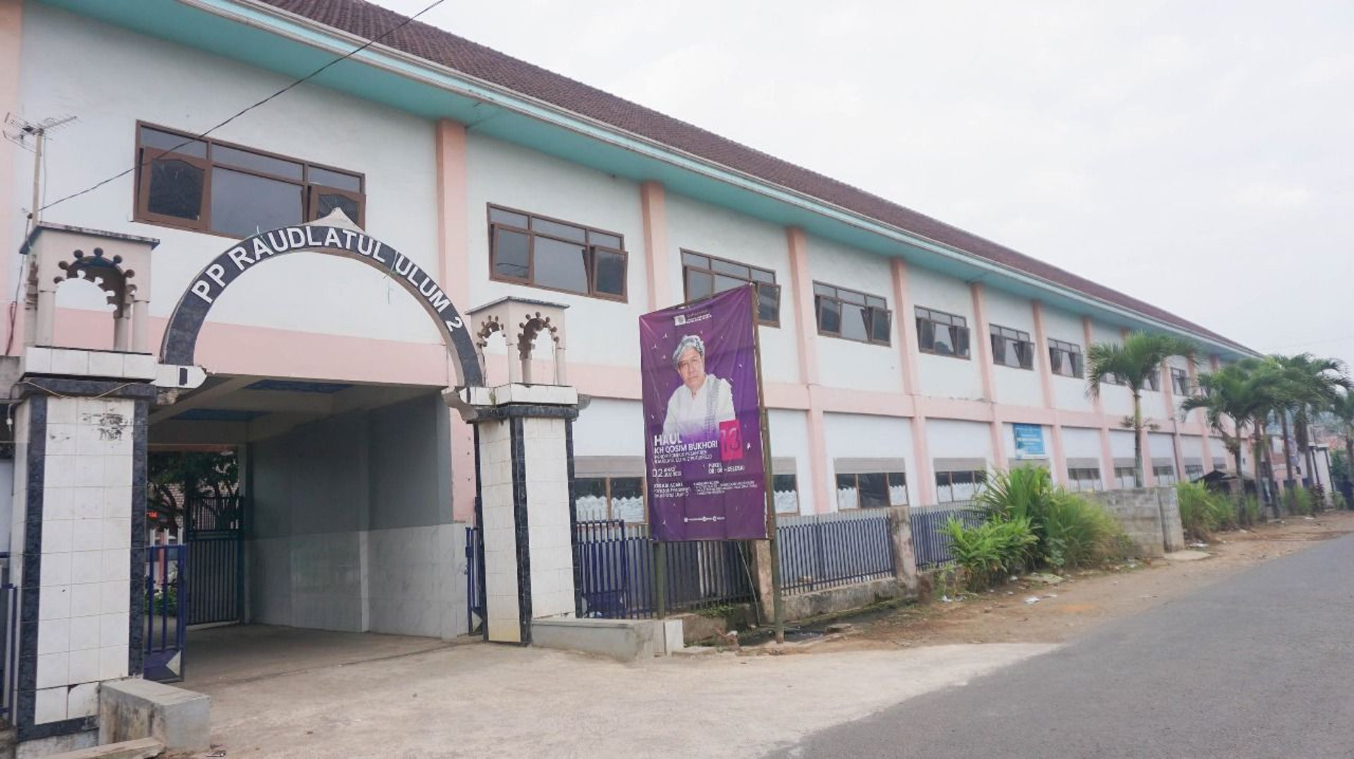 an abstract photo of a curved building with a blue sky in the background