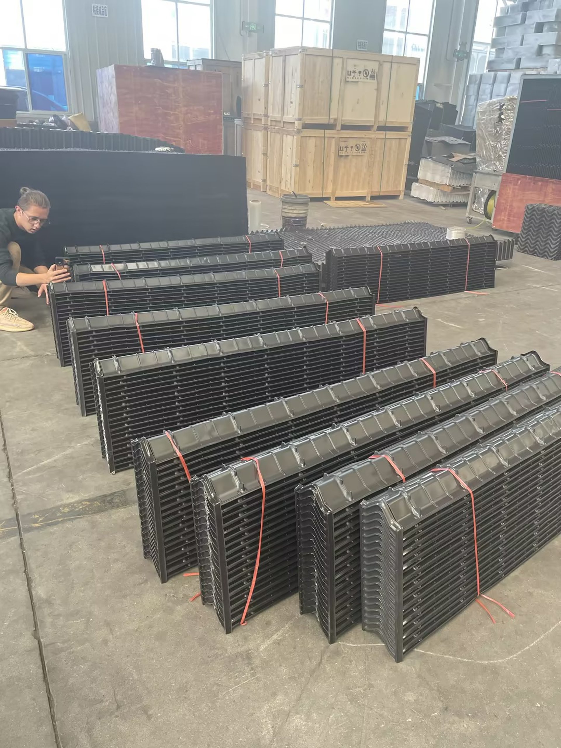 gray computer monitor