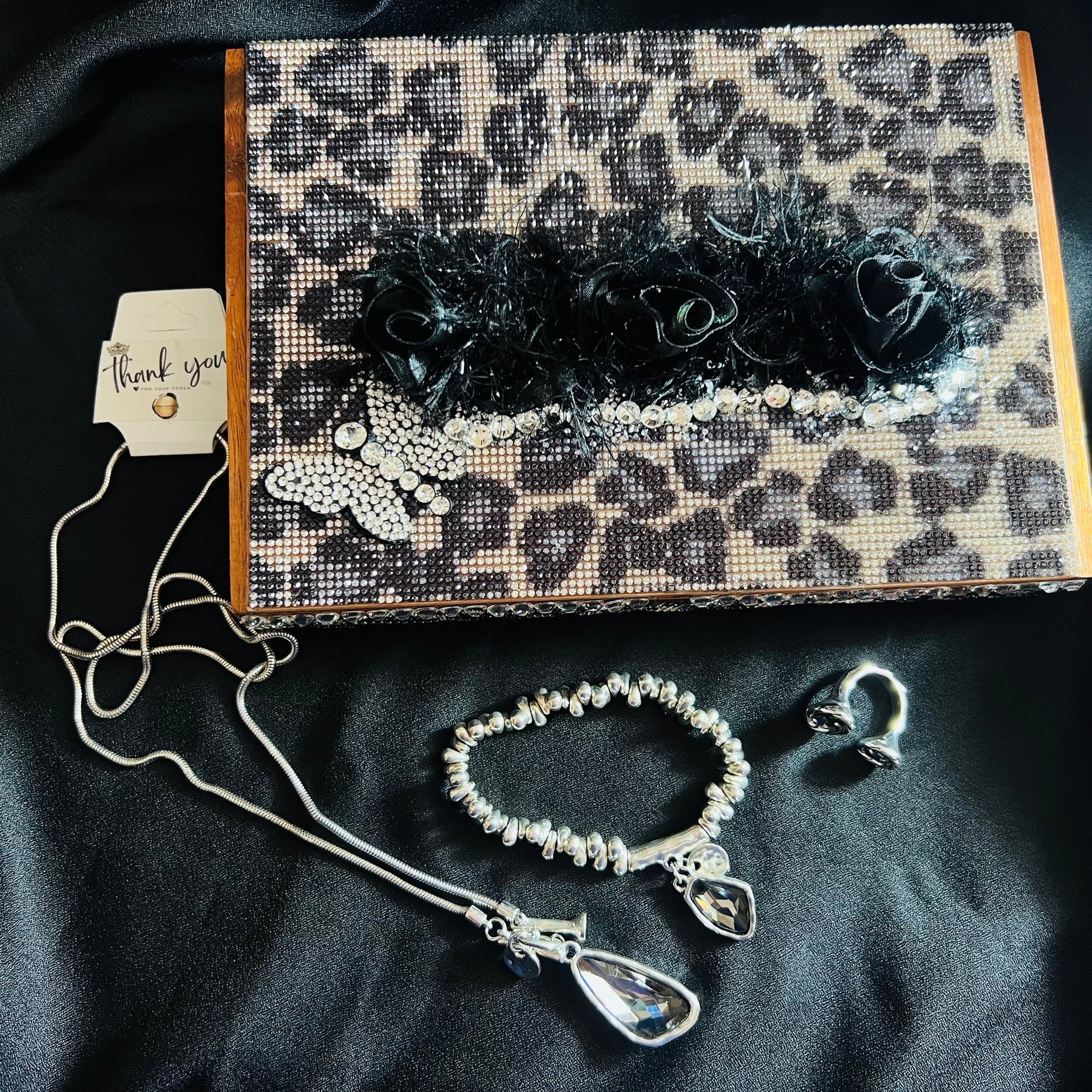 A piece of wood that says handmade with love