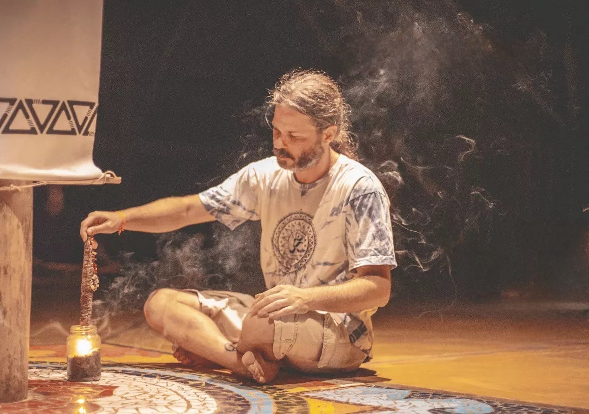 black and white bed linen