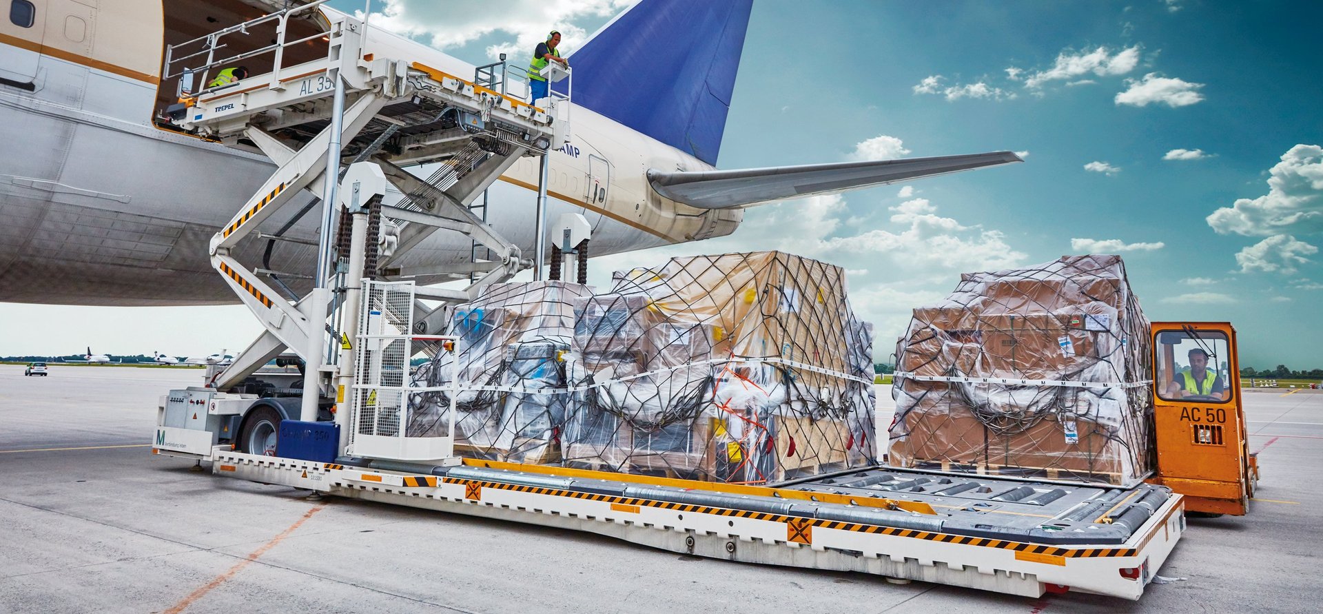 gray computer monitor