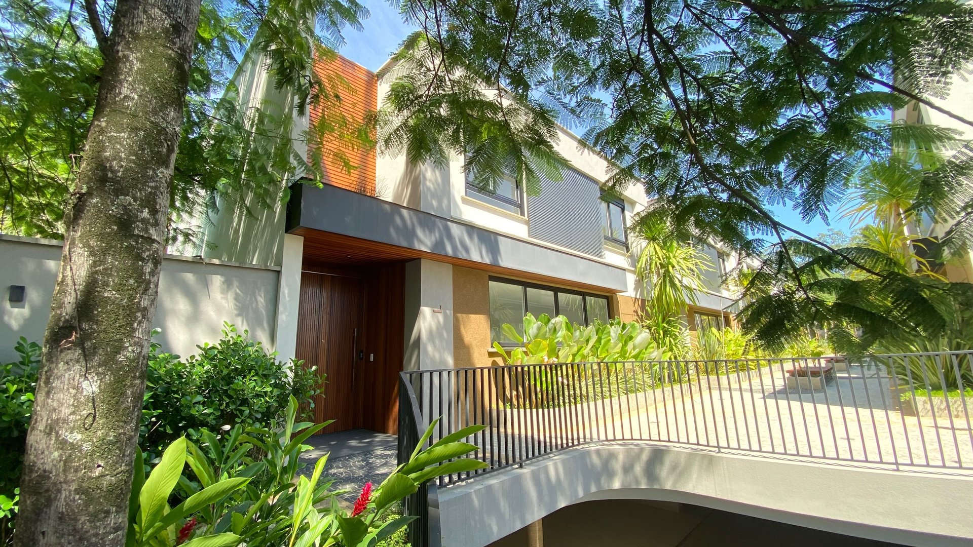 black and brown leather padded tub sofa