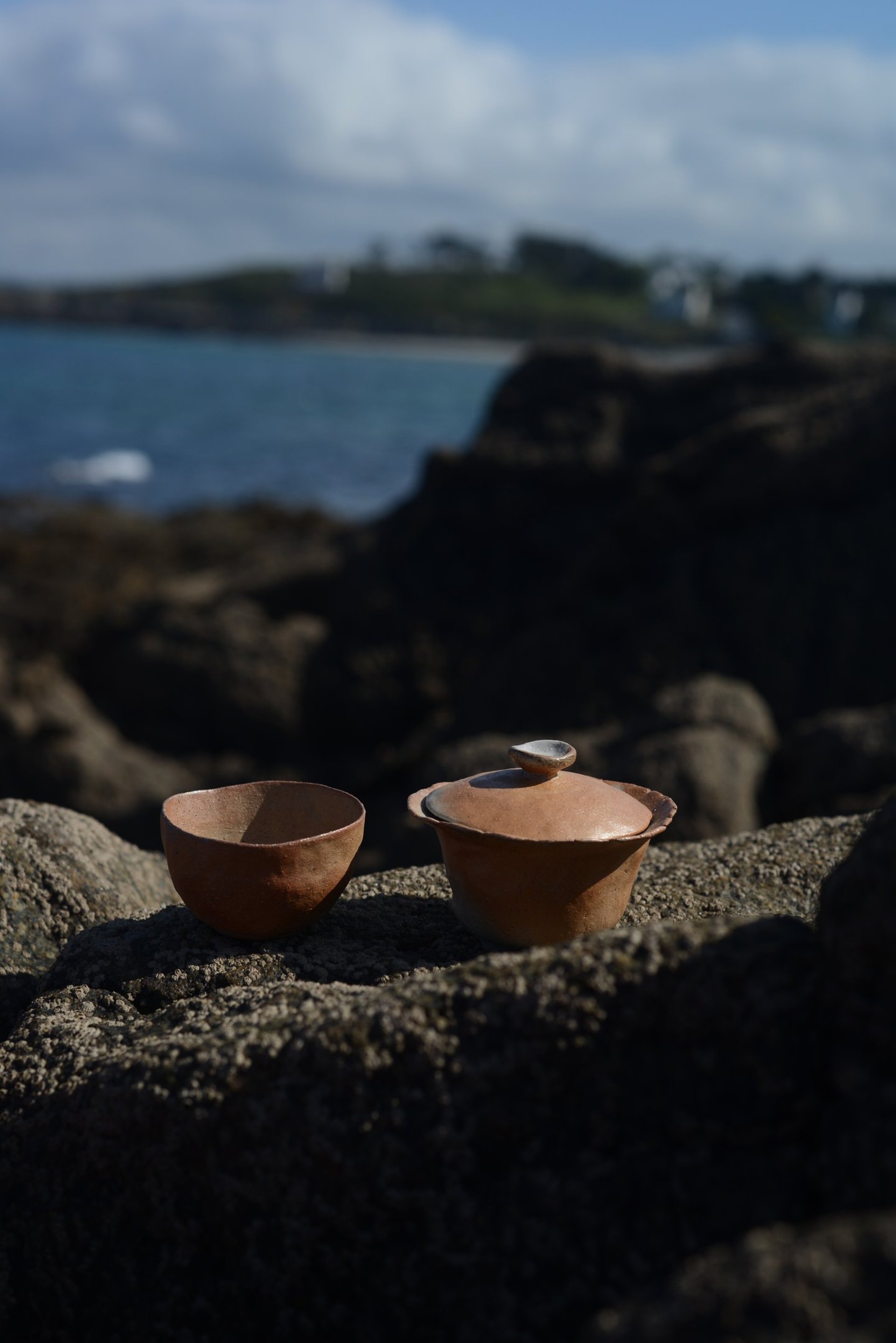 gray computer monitor