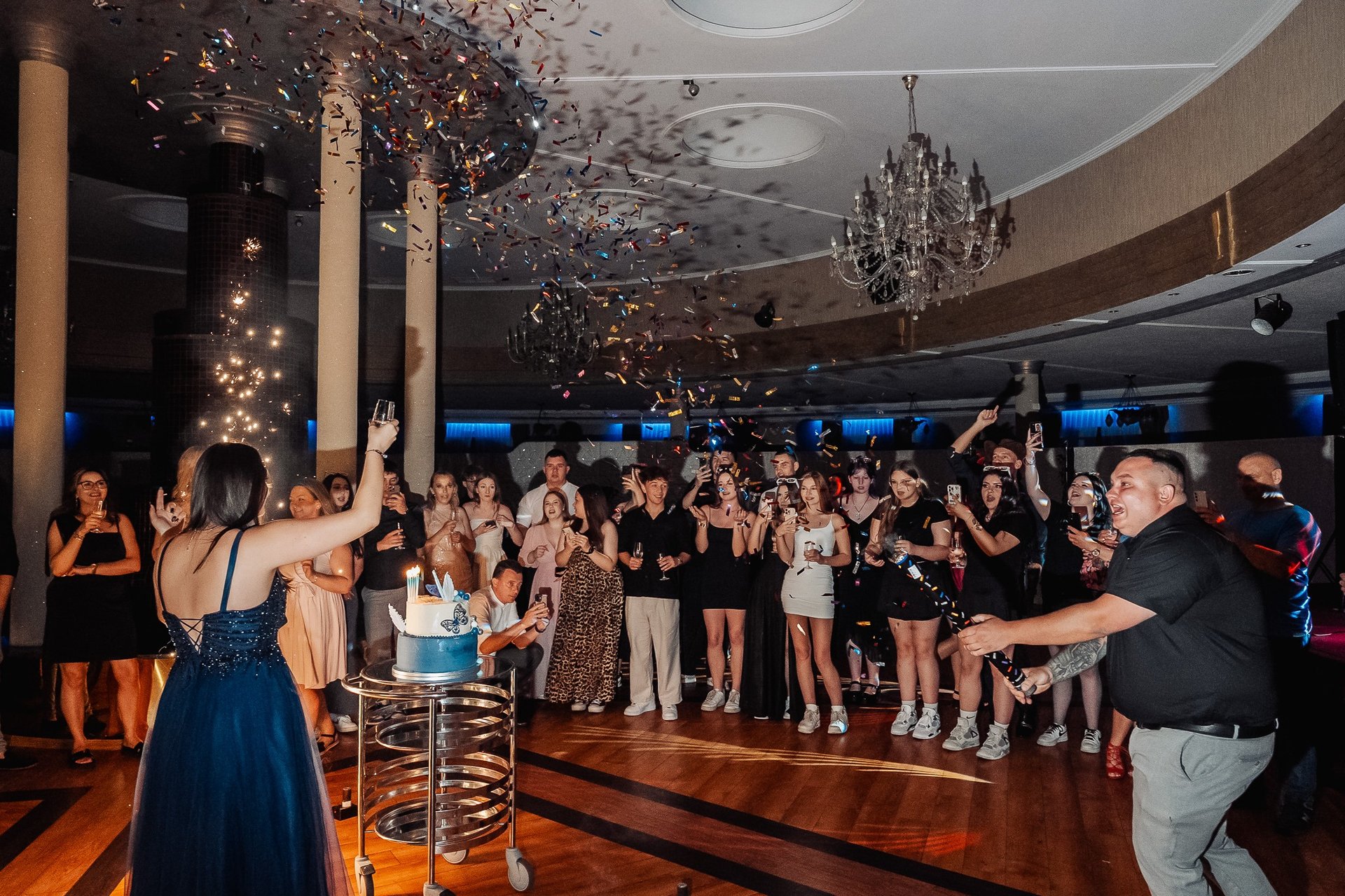 black and white bed linen