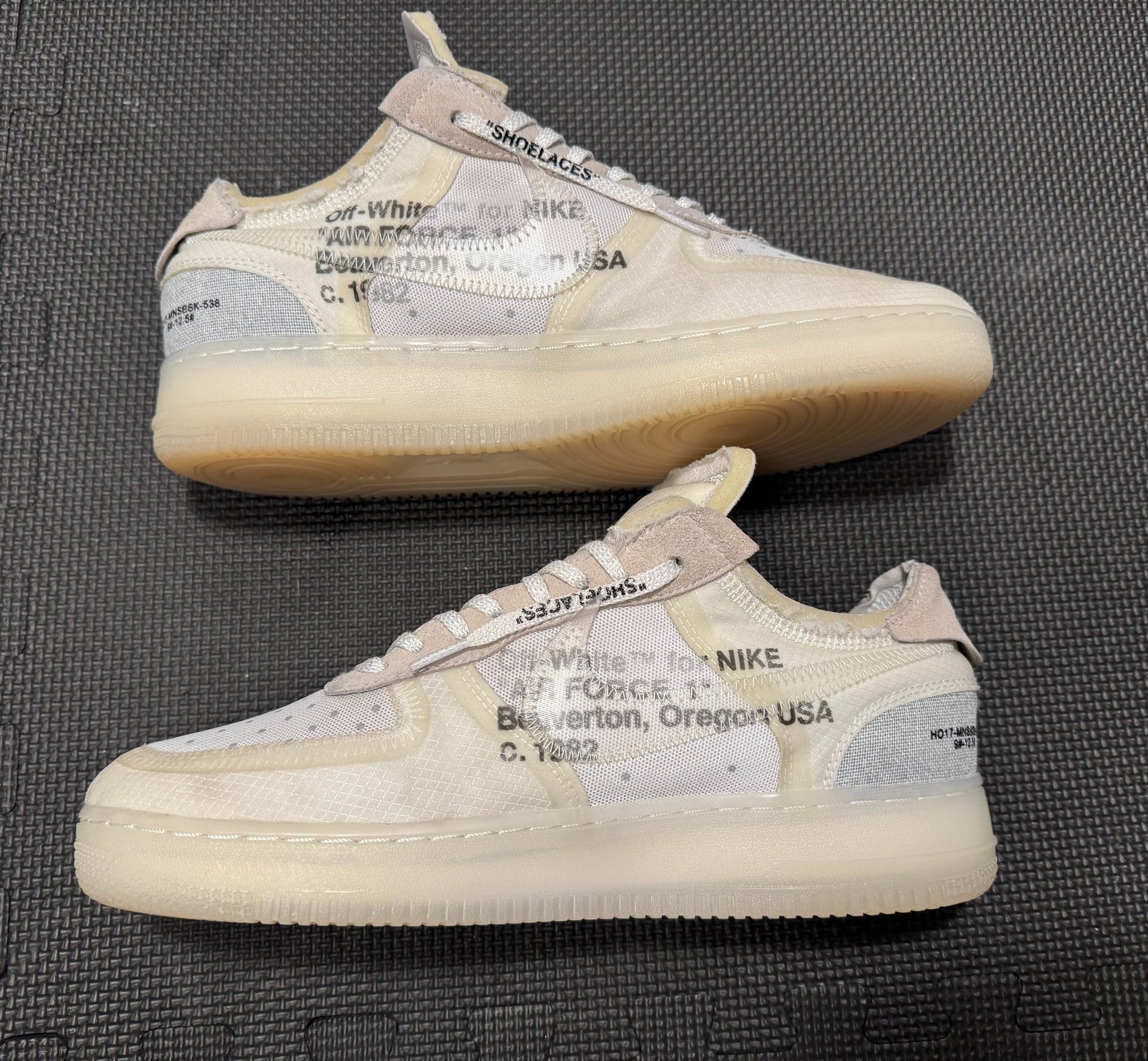 KicksReboot performed a renovation very rare Nike Air Force 1 Off-White The Ten shoes, photo taken after the process