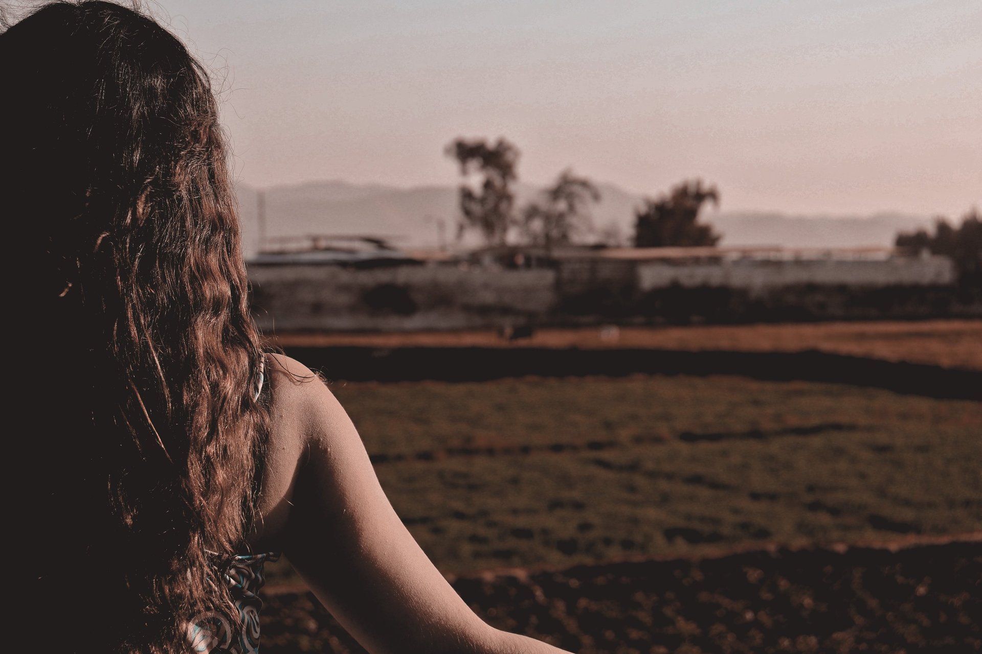 gray computer monitor