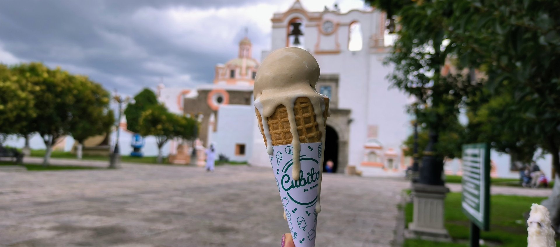Helado frente a la iglesia de San Salvador El Verde
