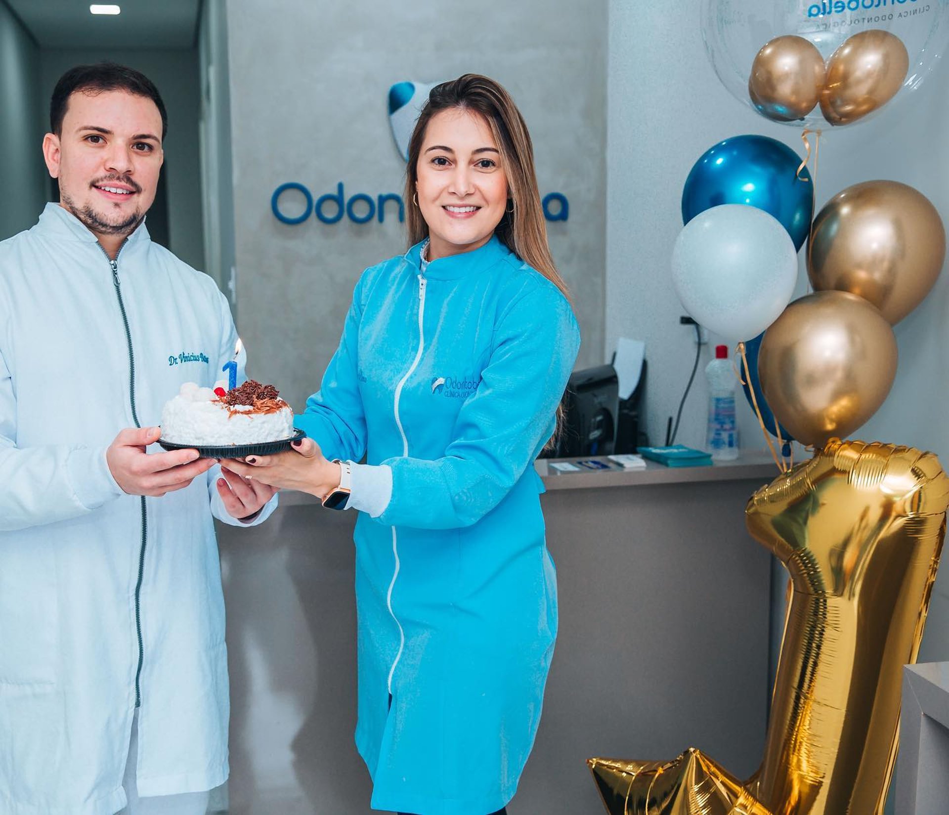 gray computer monitor