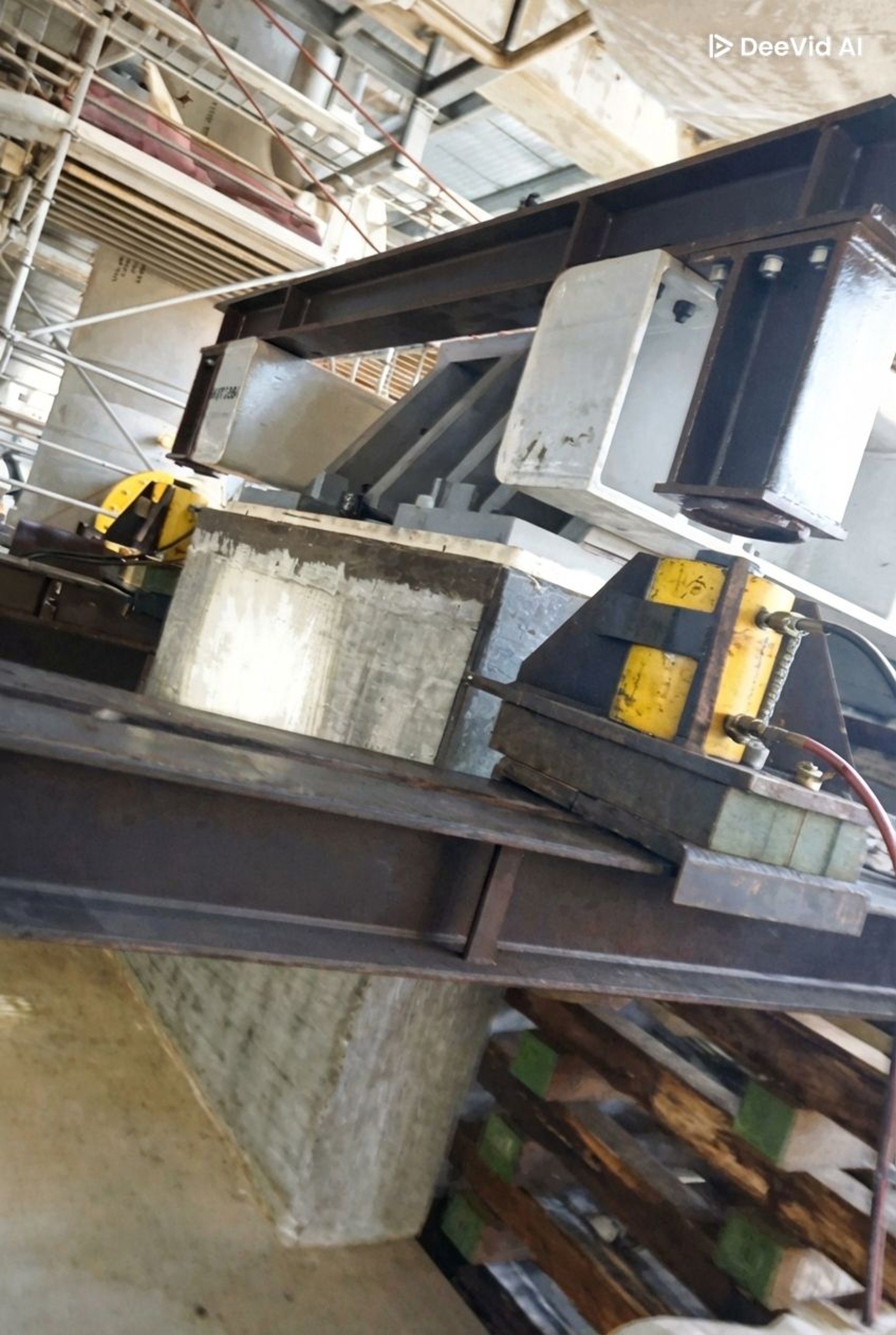 gray computer monitor