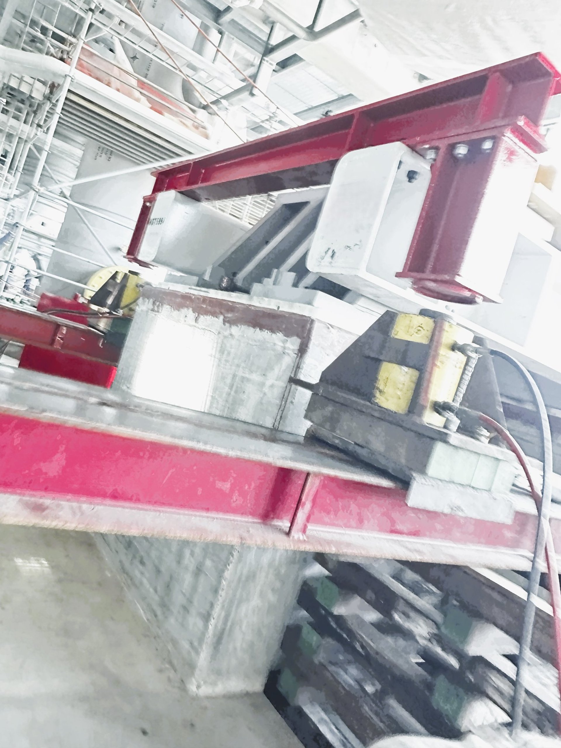 gray computer monitor