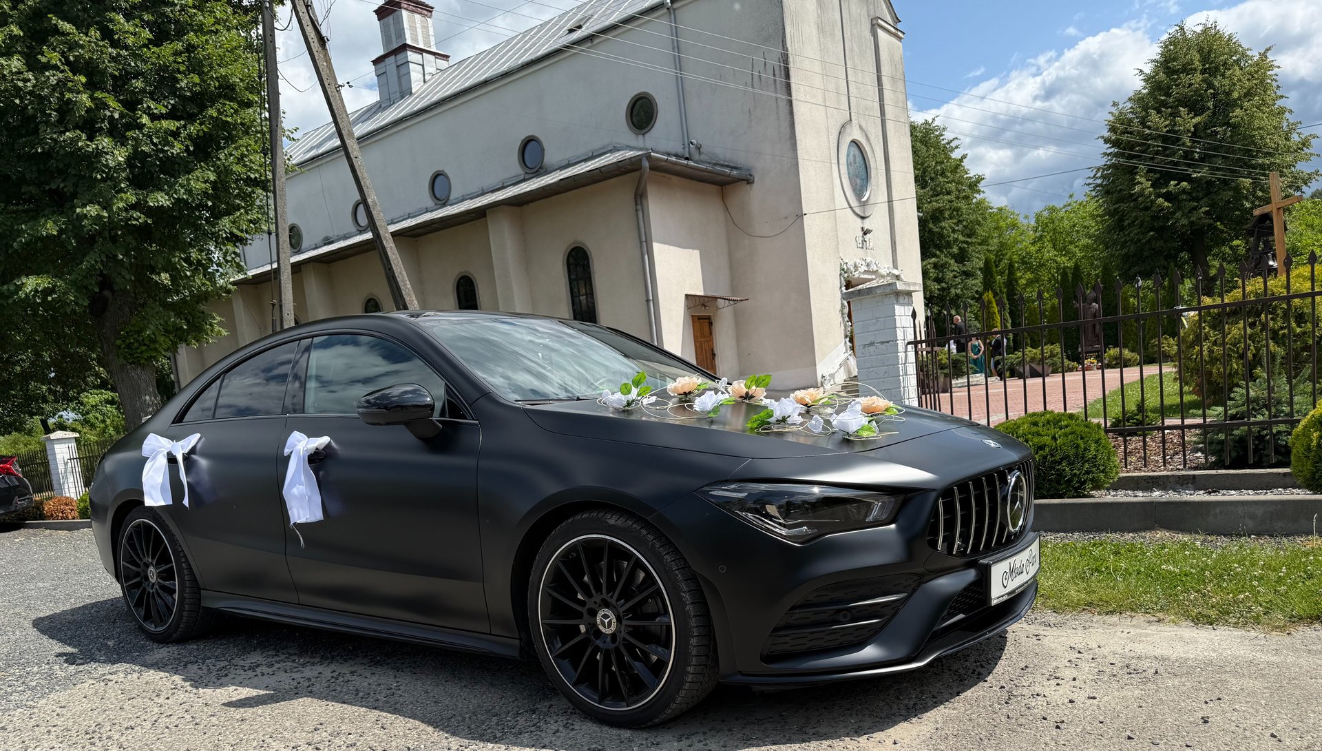 black and white bed linen