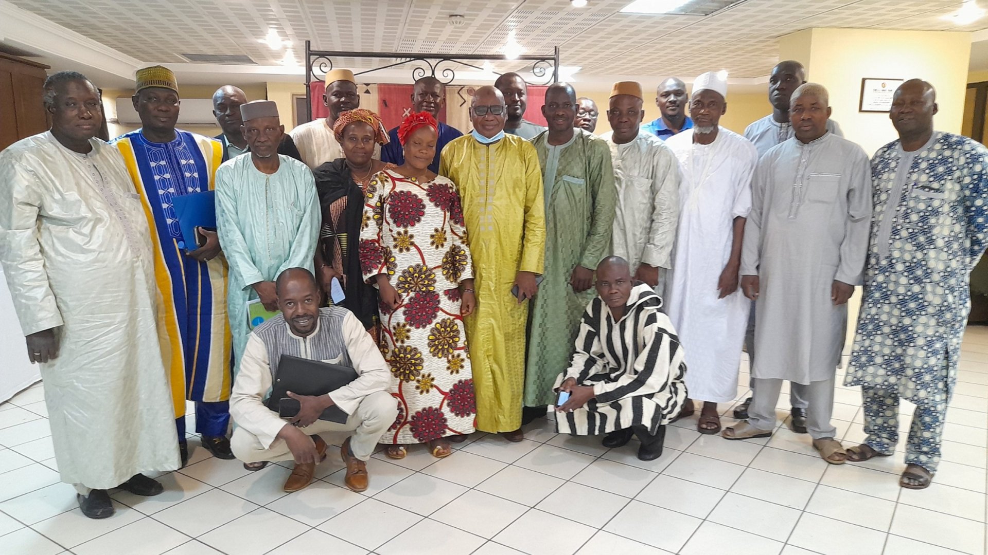 gray computer monitor