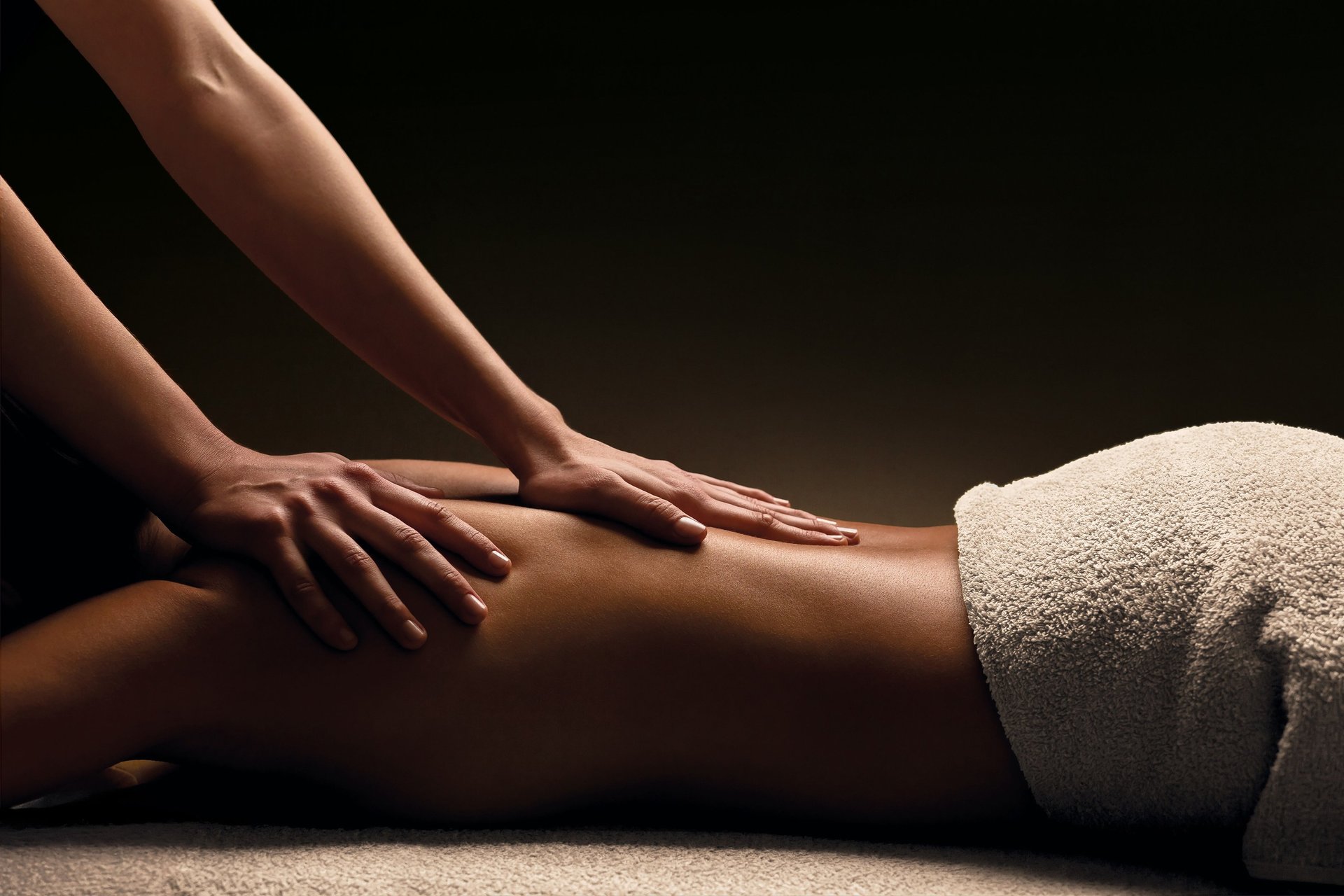 woman with blue eyes and brown hair