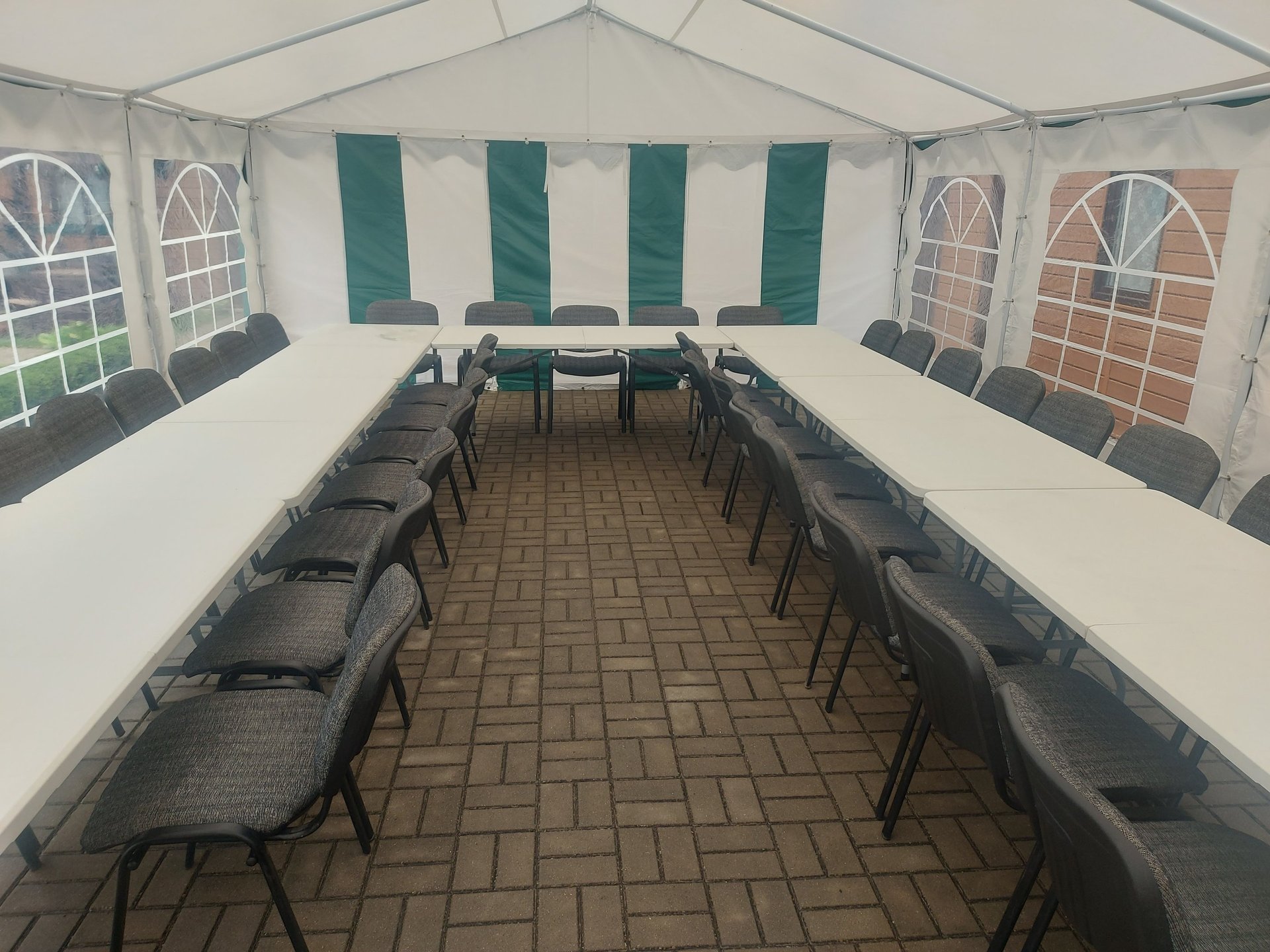 black and white bed linen