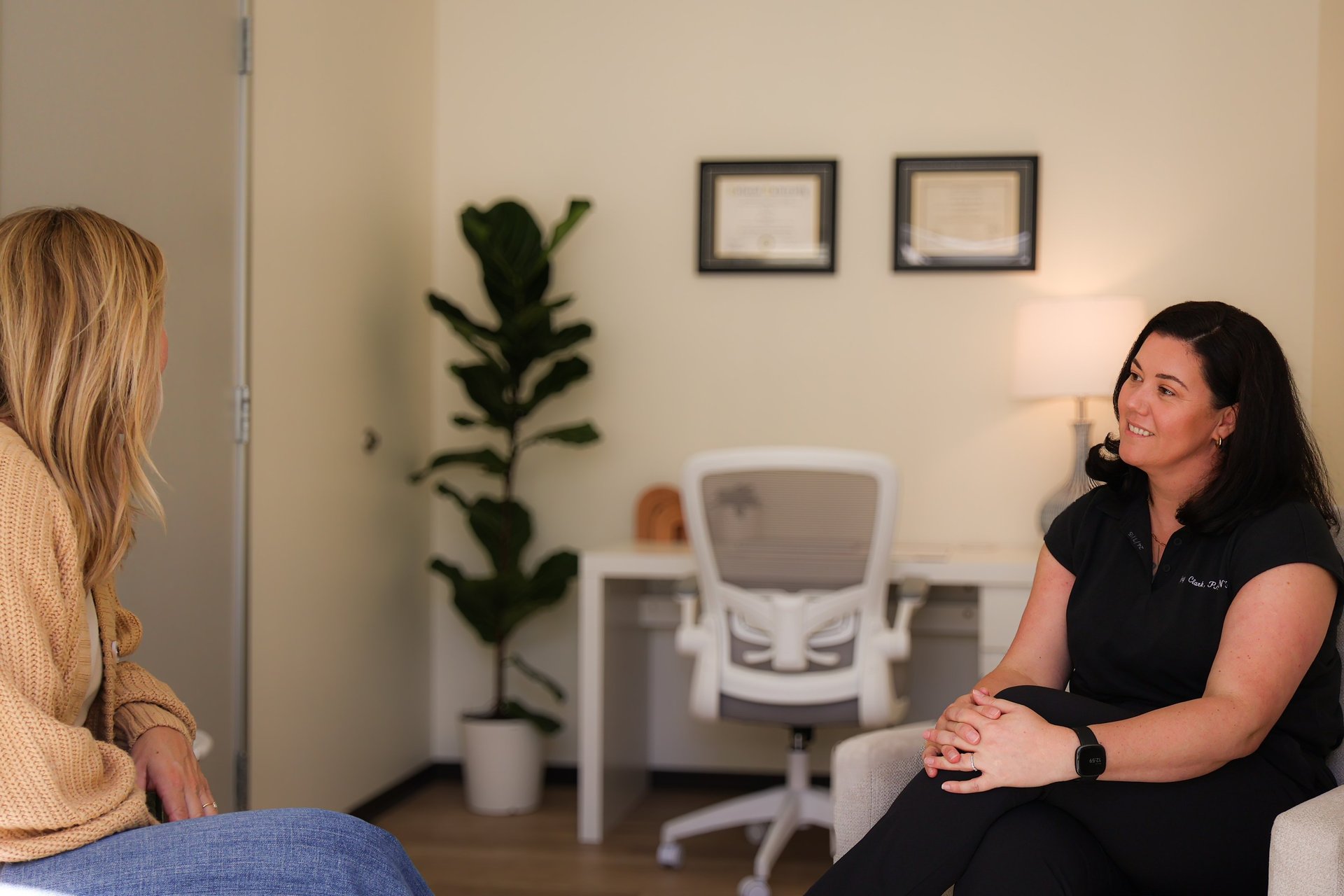 gray computer monitor