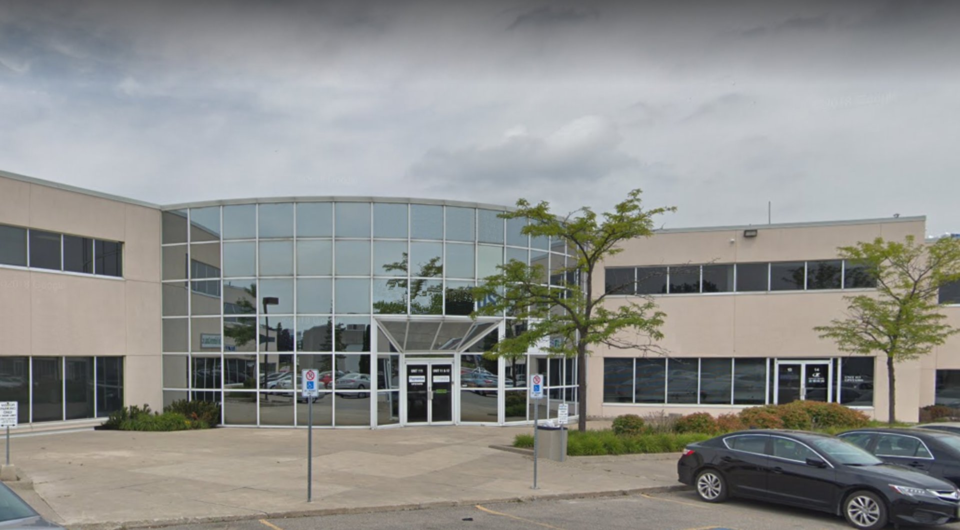 gray computer monitor