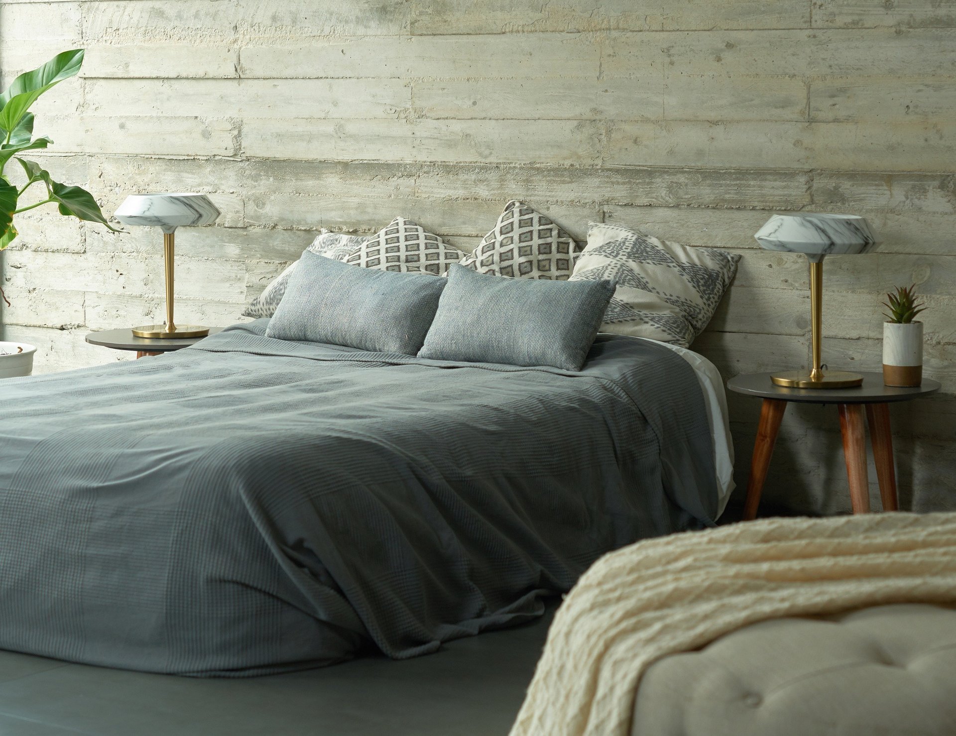 black and white bed linen