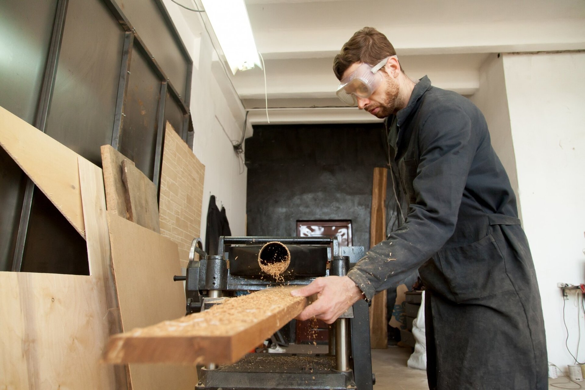 a man wearing a pair of black and blue work gloves