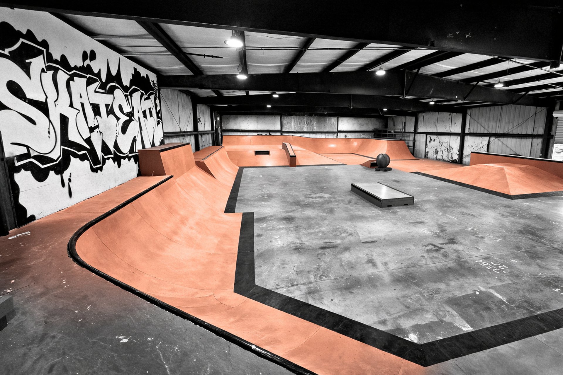 black and white bed linen