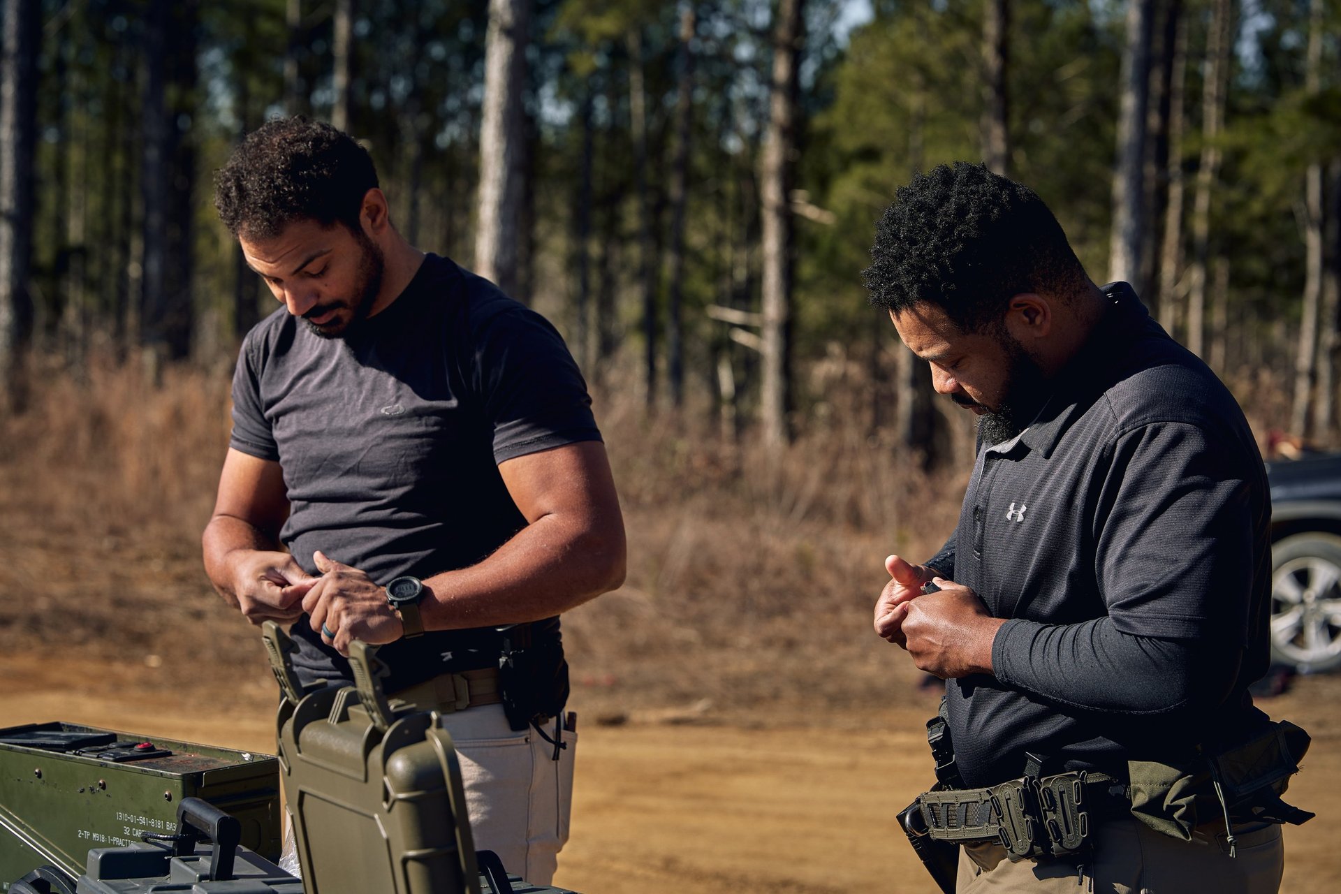 gray computer monitor