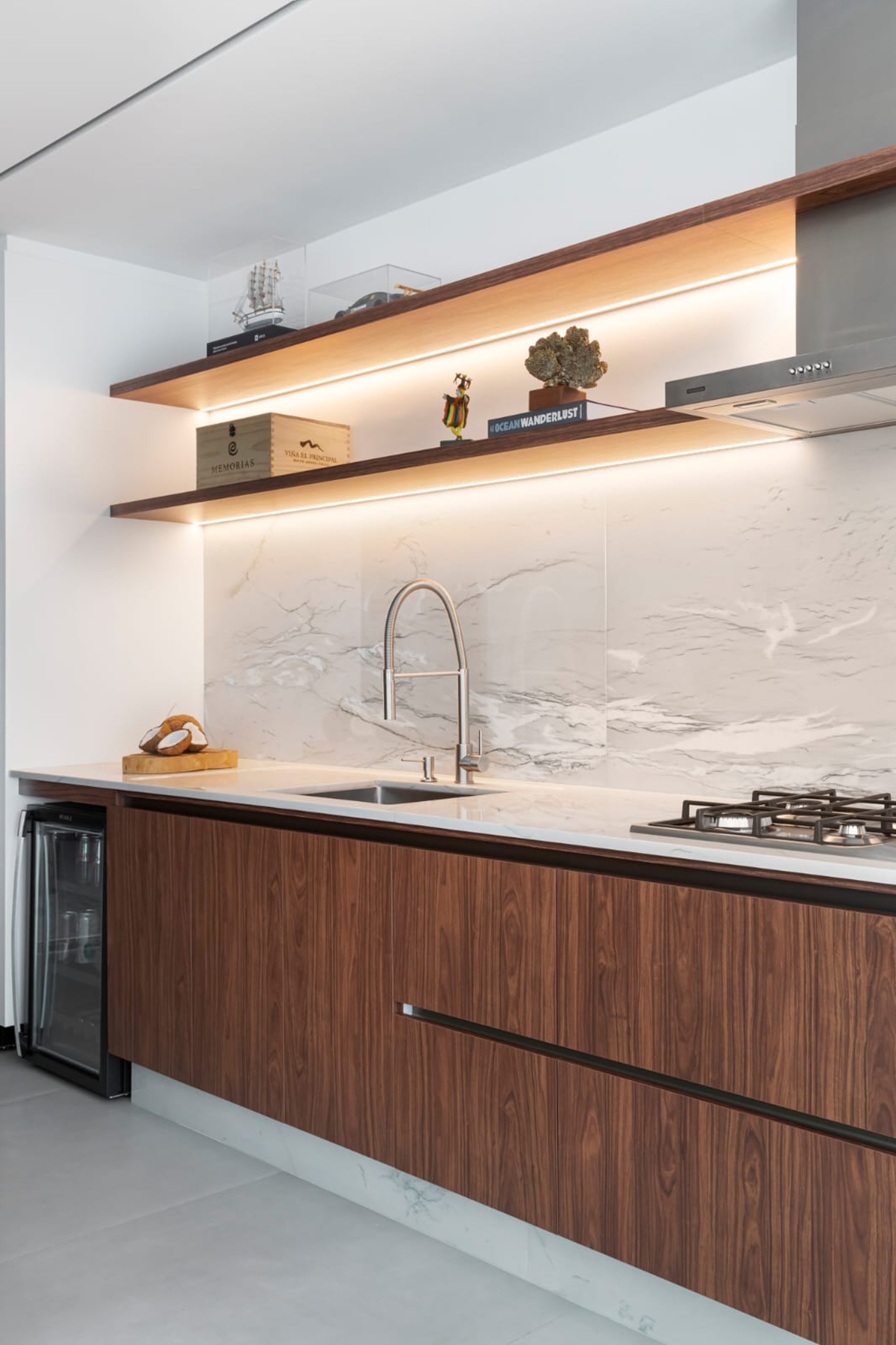 black and white bed linen